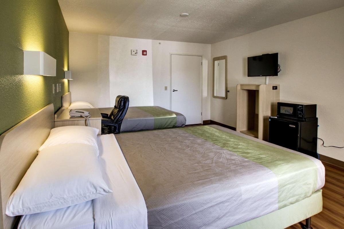 Queen Room with Two Queen Beds - Disability Access - Roll In Shower photo 2