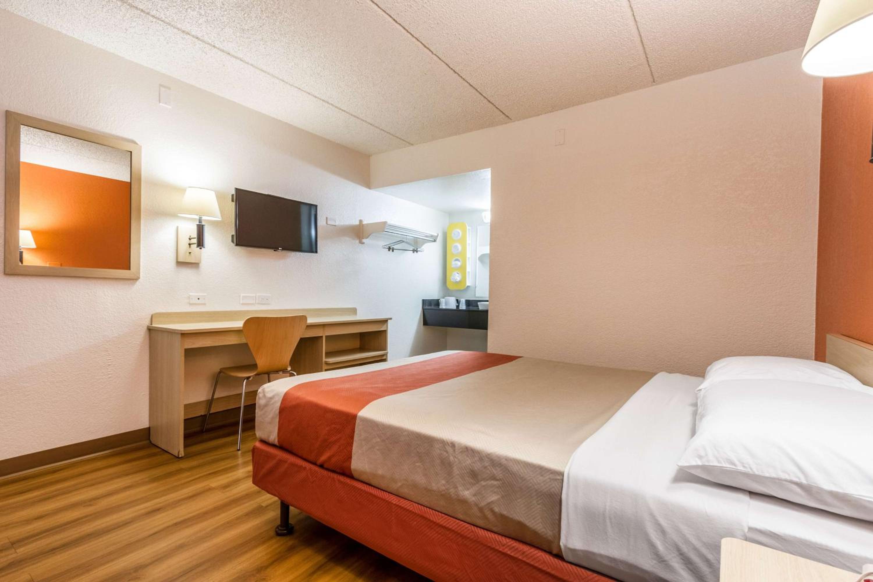 Motel 6 Tempe, AZ Phoenix Airport Priest Dr, Photo 4