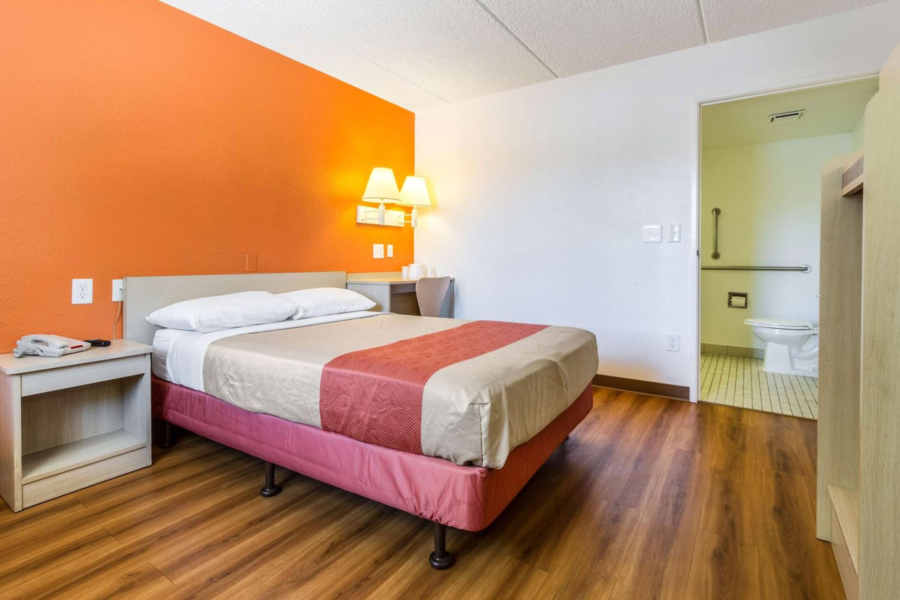 Motel 6 Tempe, AZ Phoenix Airport Priest Dr, Photo 5