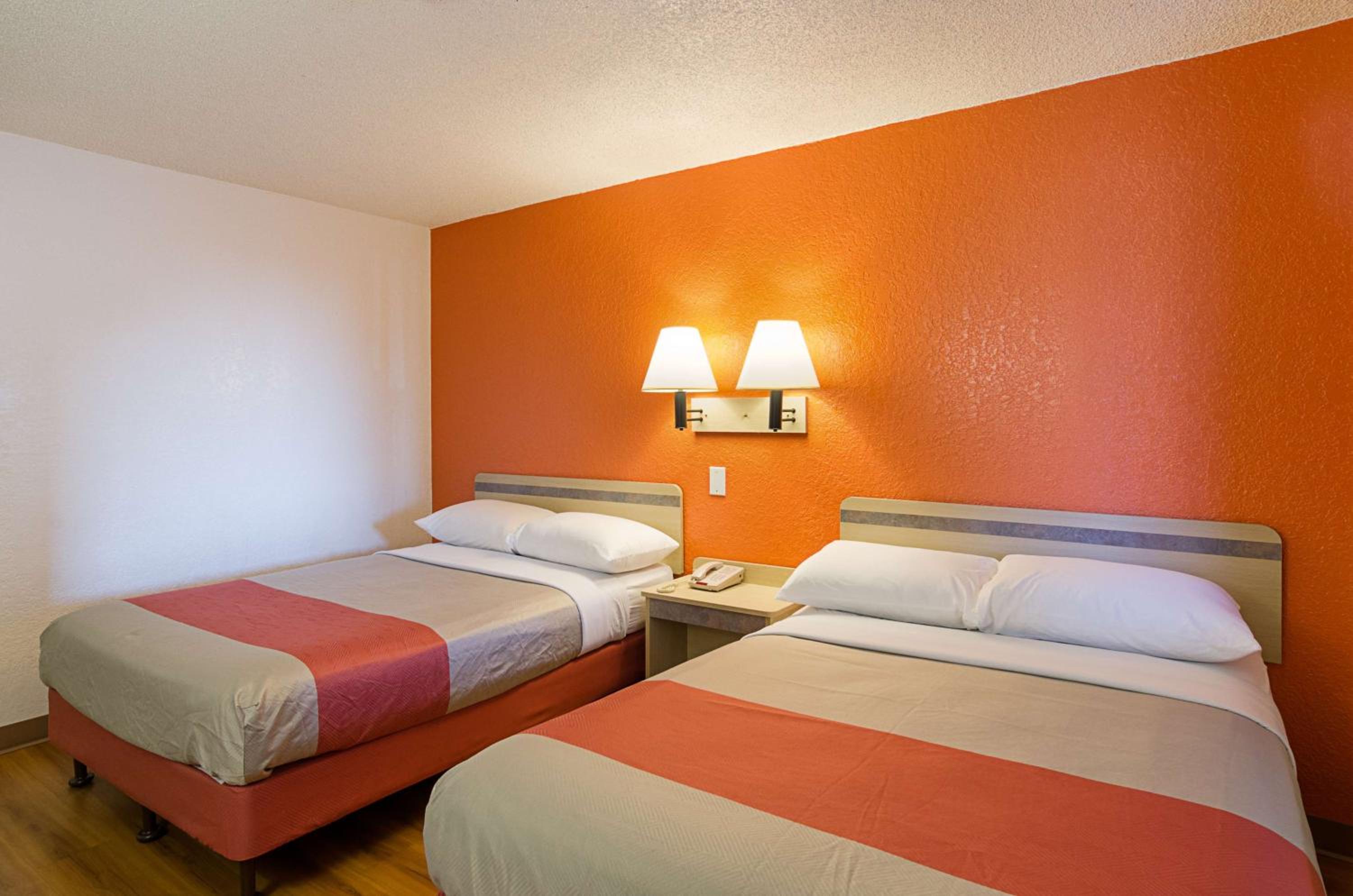 2 Full Beds | ADA/RI Shower/Mini Fridge | Swimming Pool photo 3
