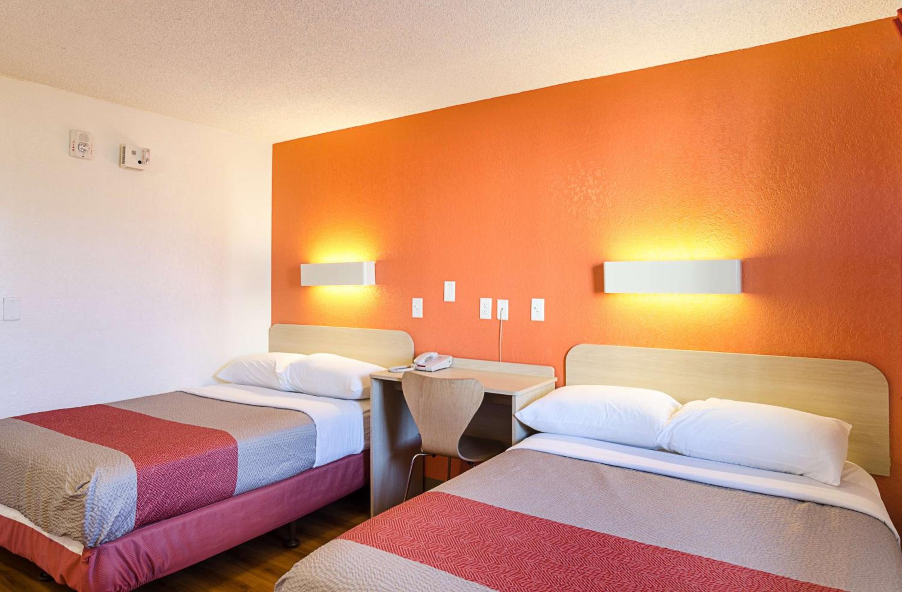 2 Full Beds | | Swimming Pool