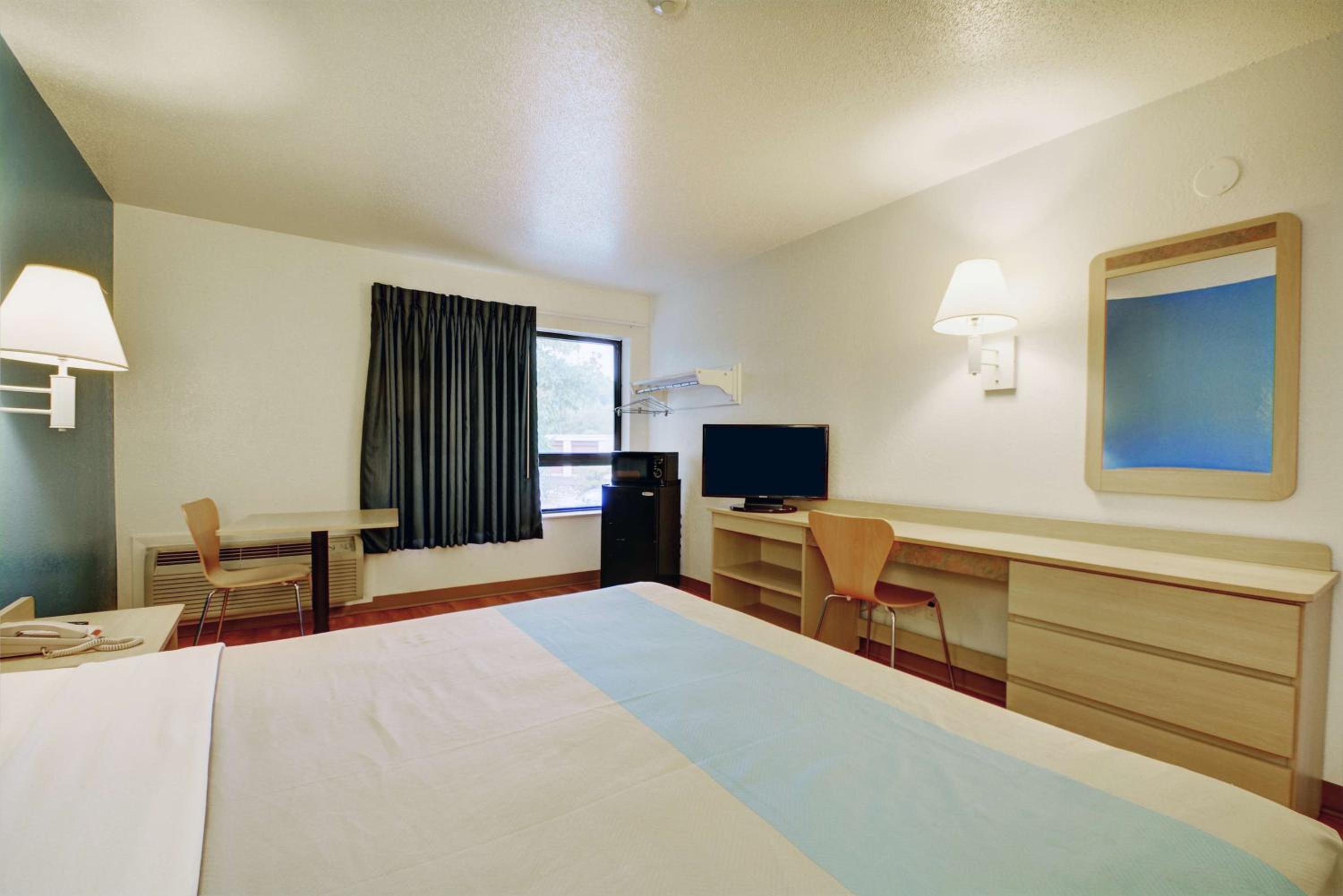 Standard Queen Room photo 1