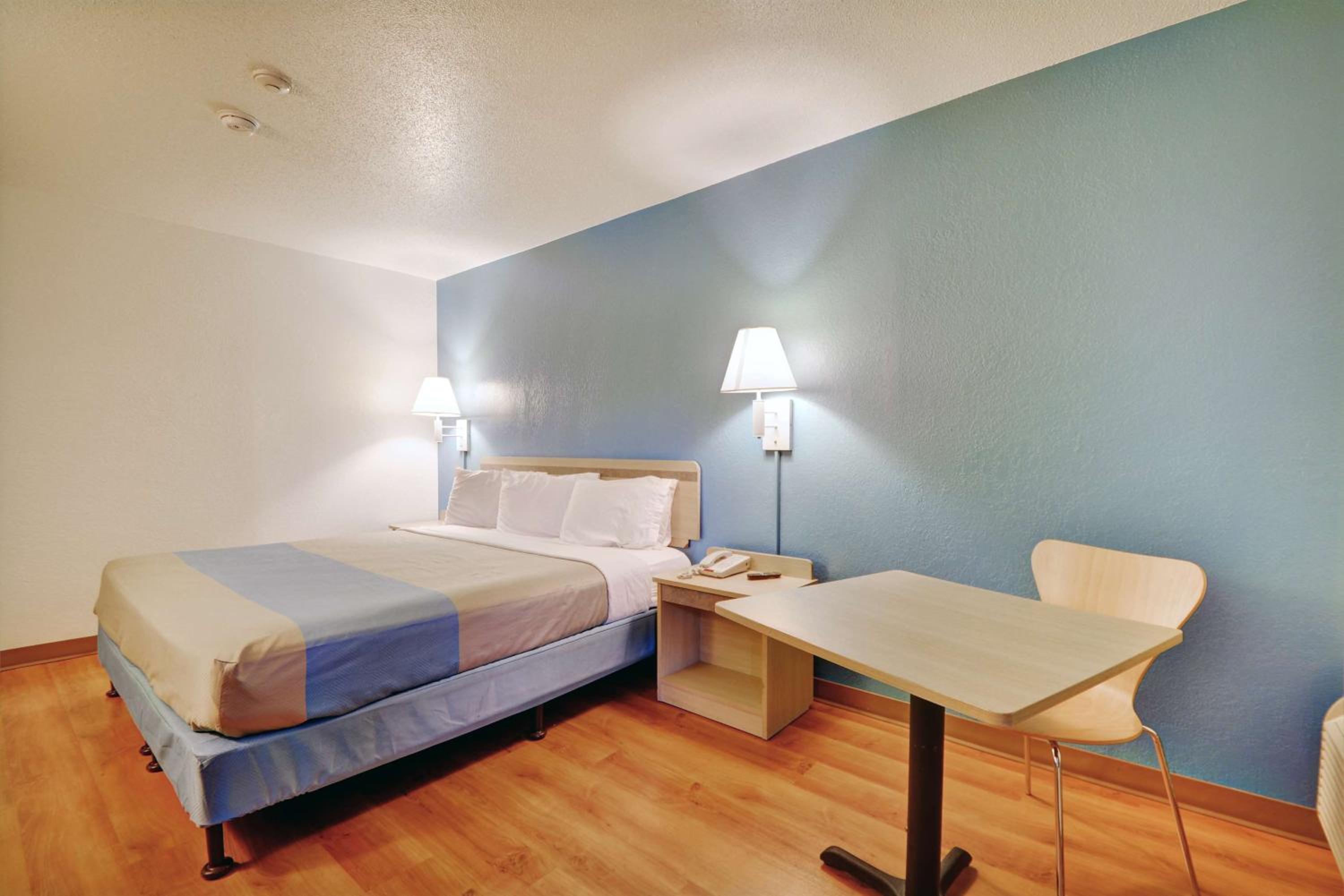 Standard Queen Room photo 2