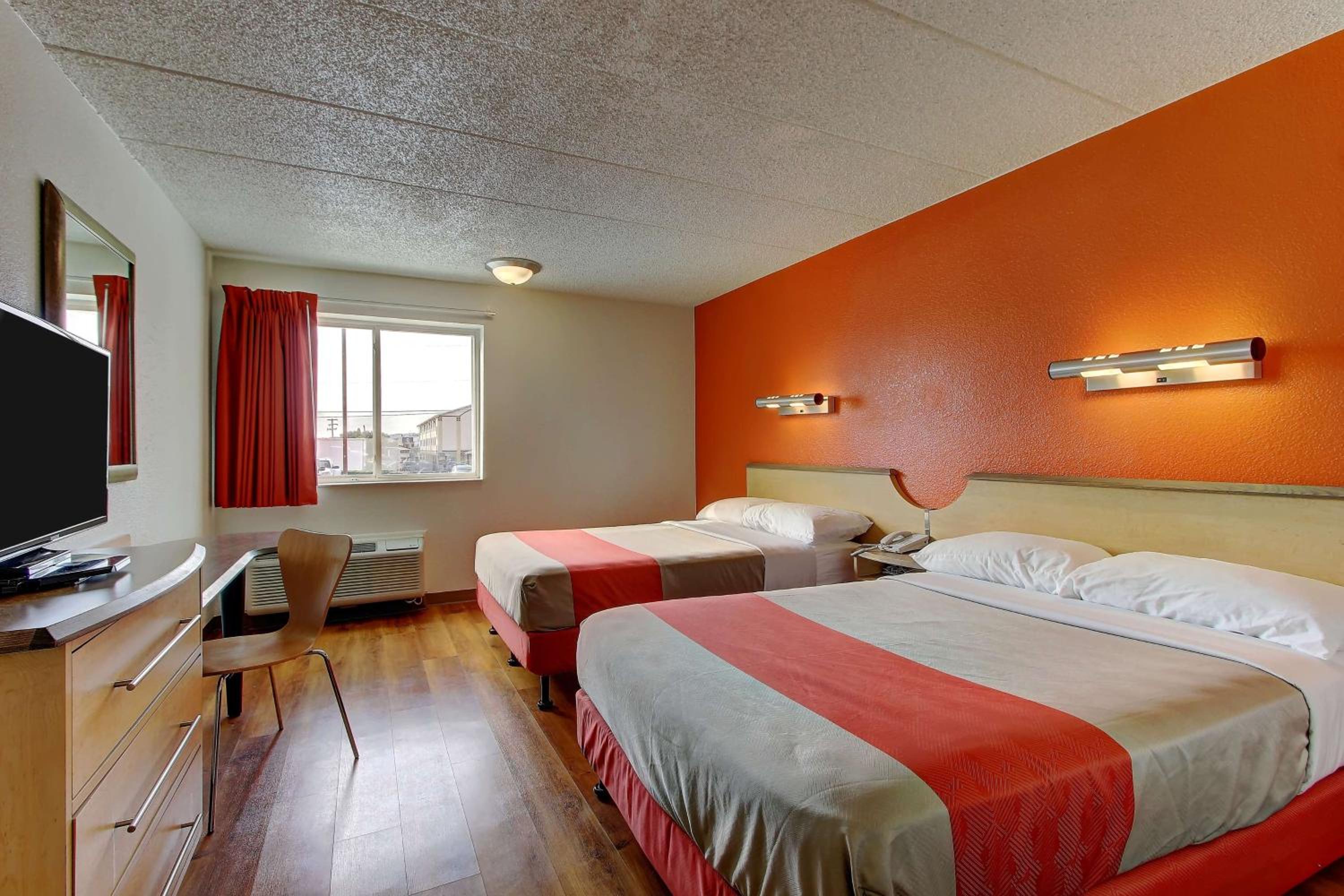 Quadruple Room - Disability Access - Photo 13