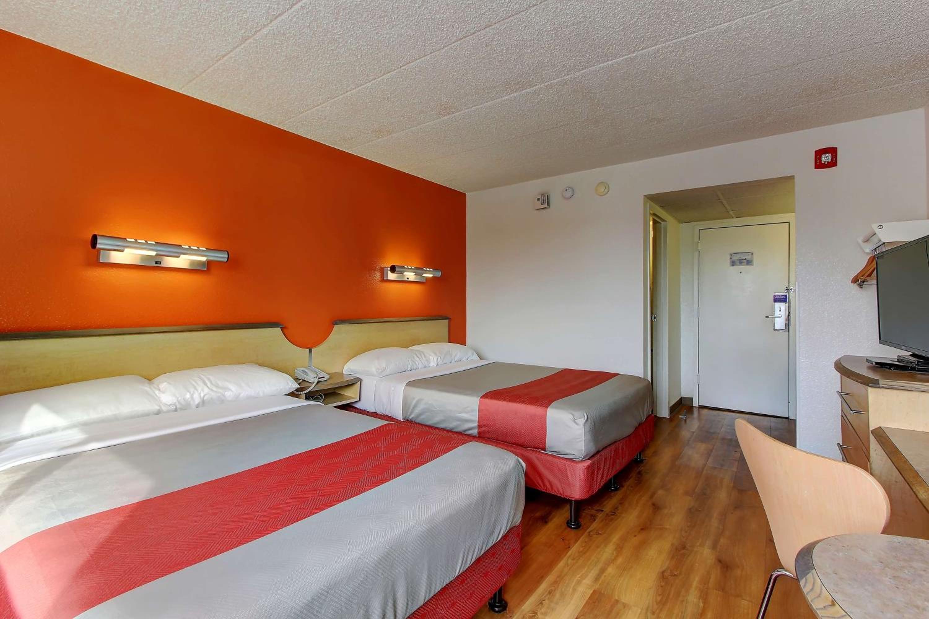 Quadruple Room - Disability Access - Photo 5