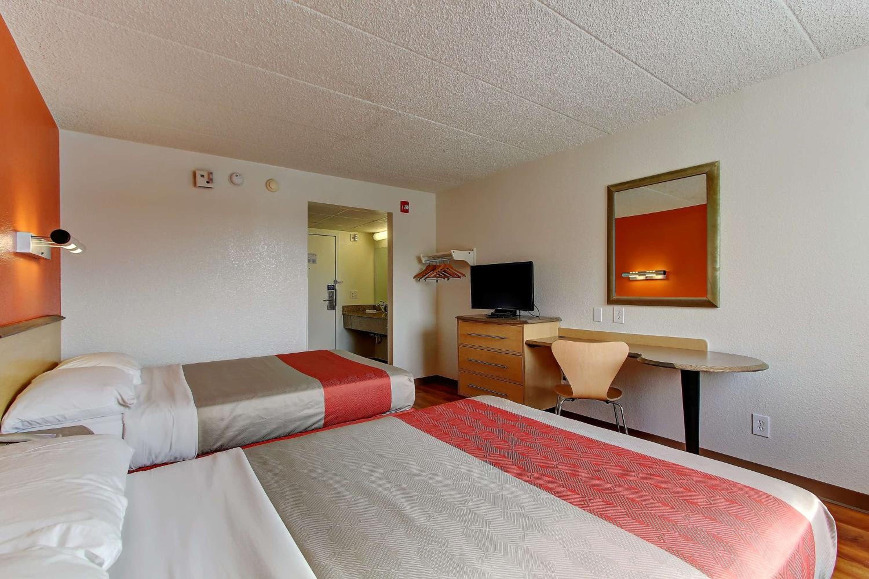 Quadruple Room - Disability Access - Photo 9