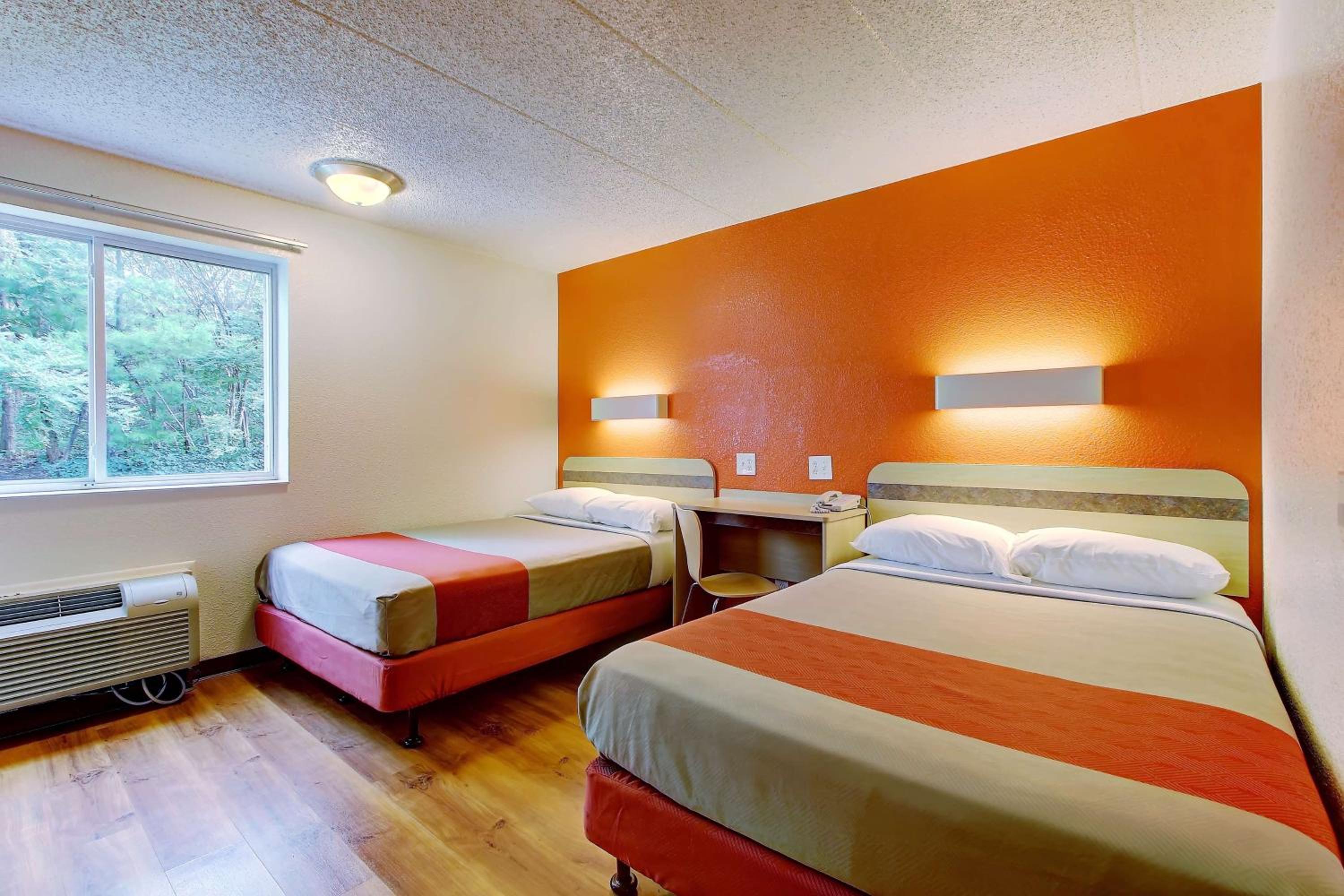 Quadruple Room - Disability Access - Photo 11