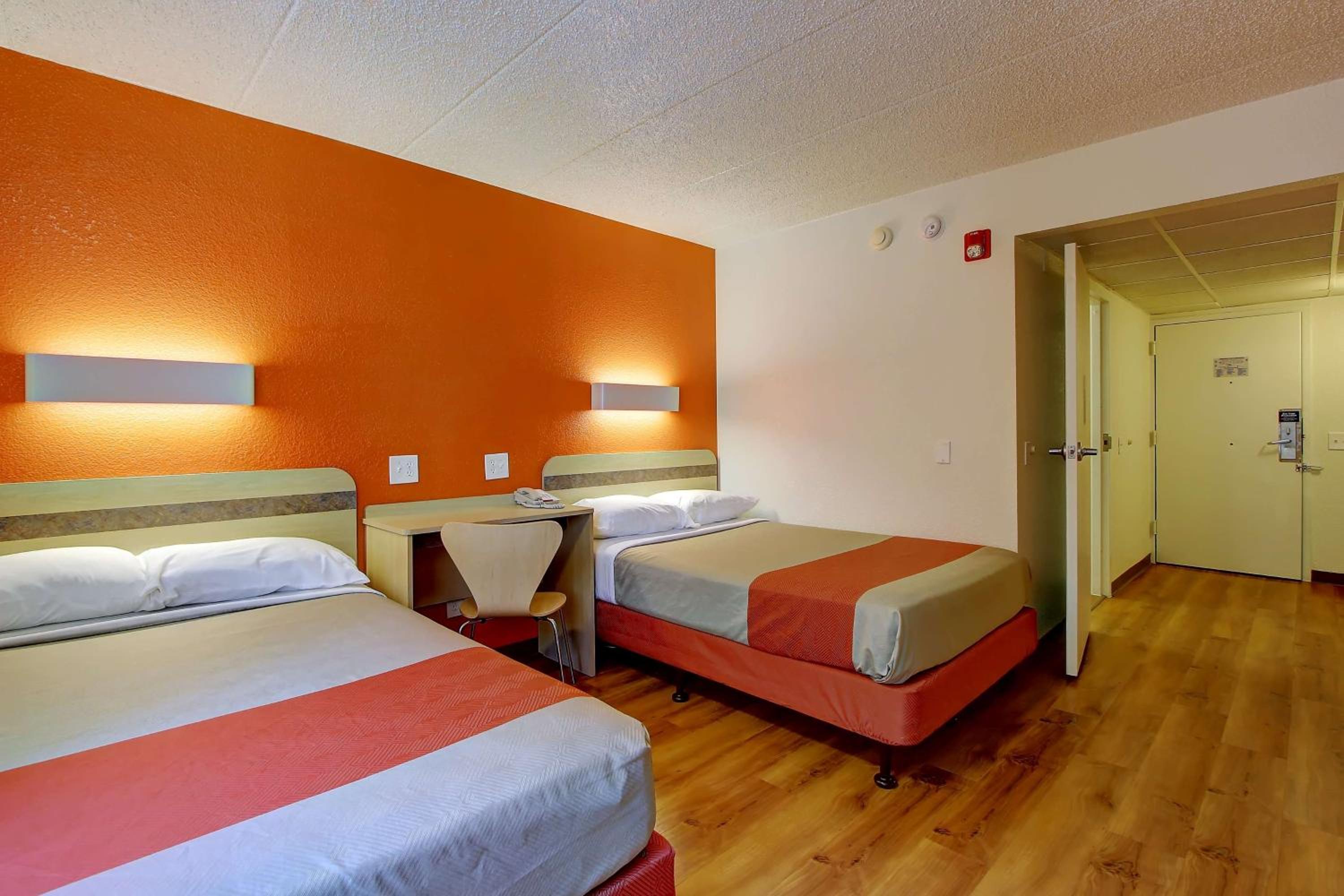 Quadruple Room - Disability Access - Photo 6