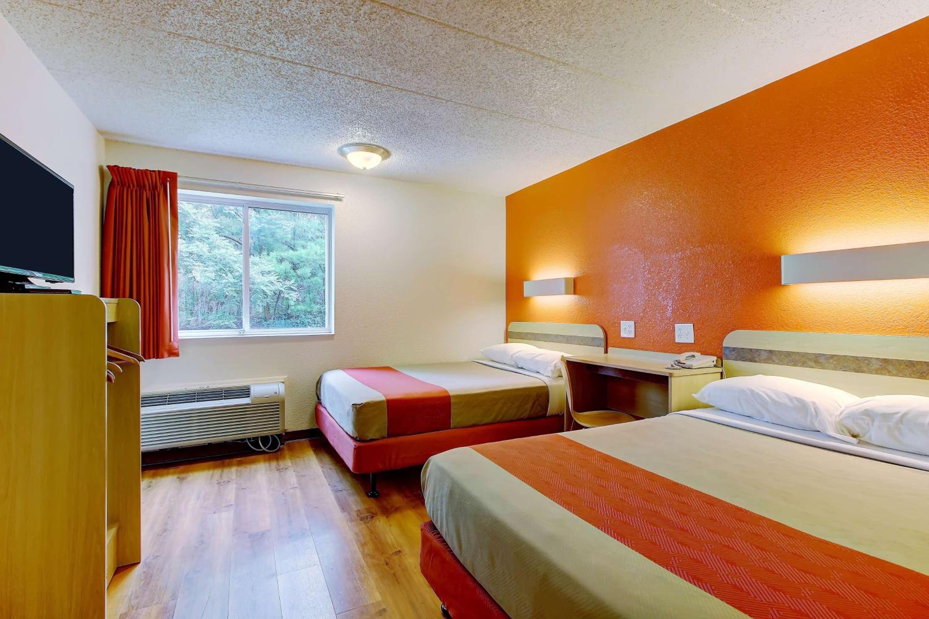 Quadruple Room - Disability Access - Photo 7