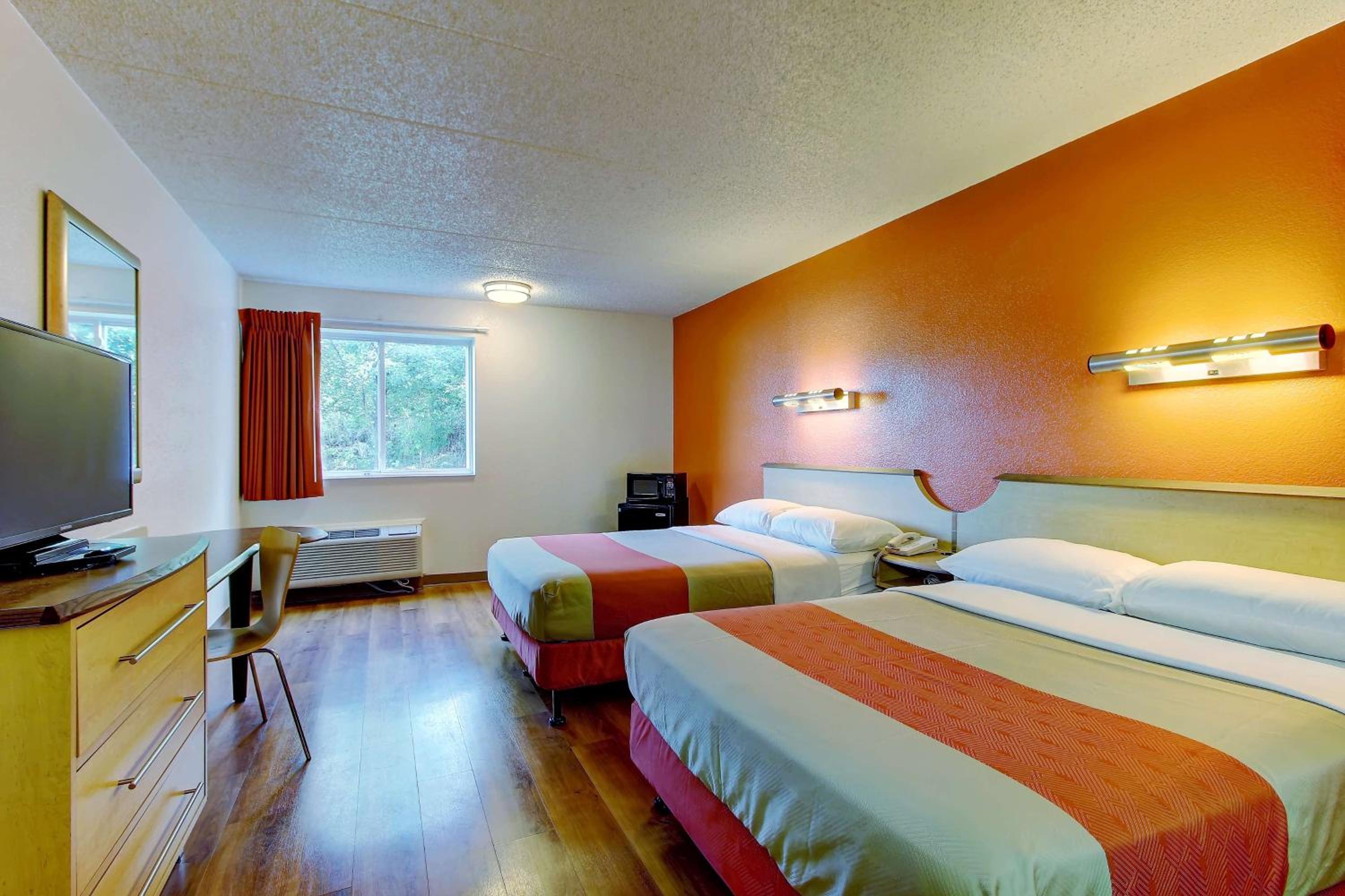 Quadruple Room - Disability Access - Photo 12