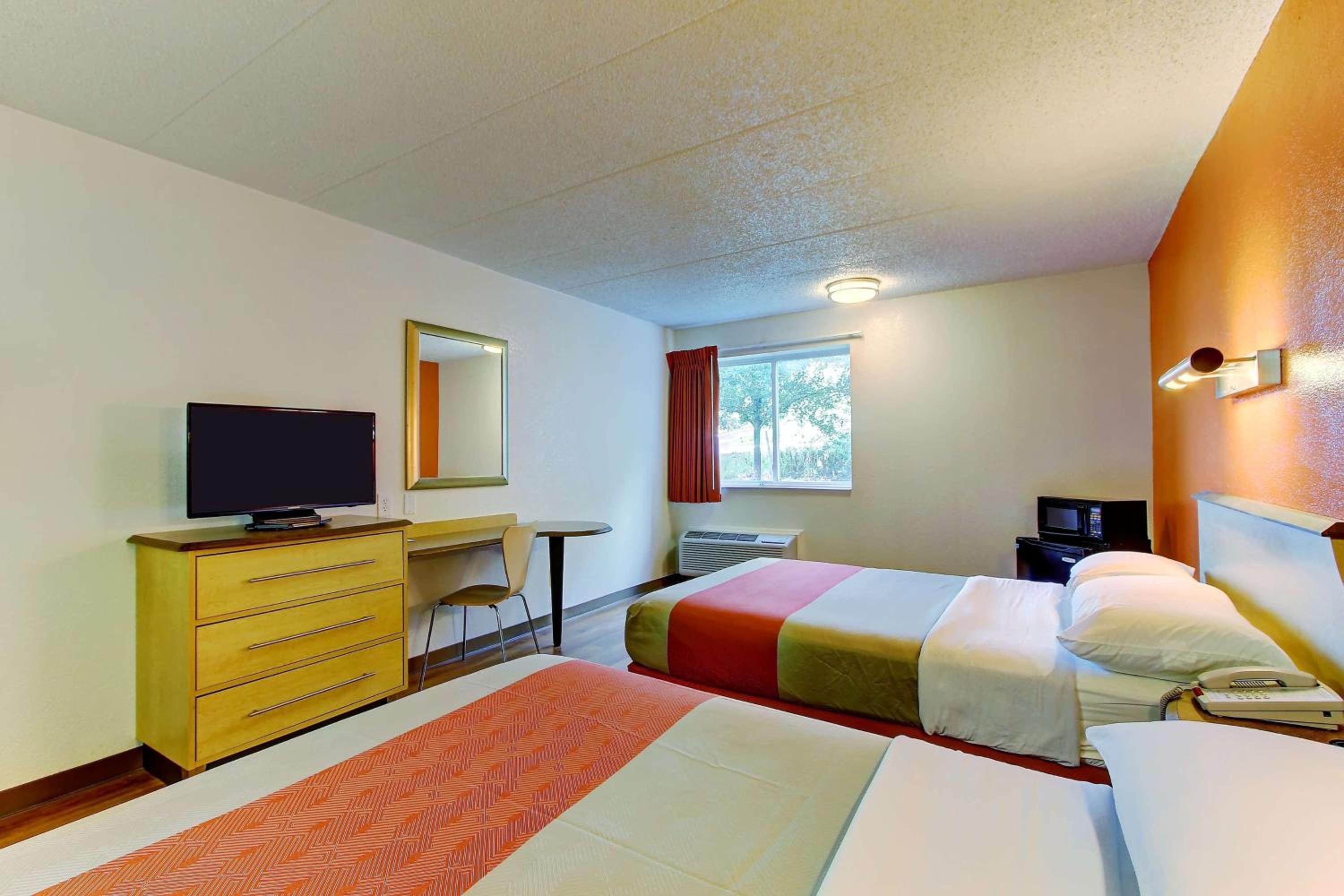 Quadruple Room - Disability Access - Photo 8