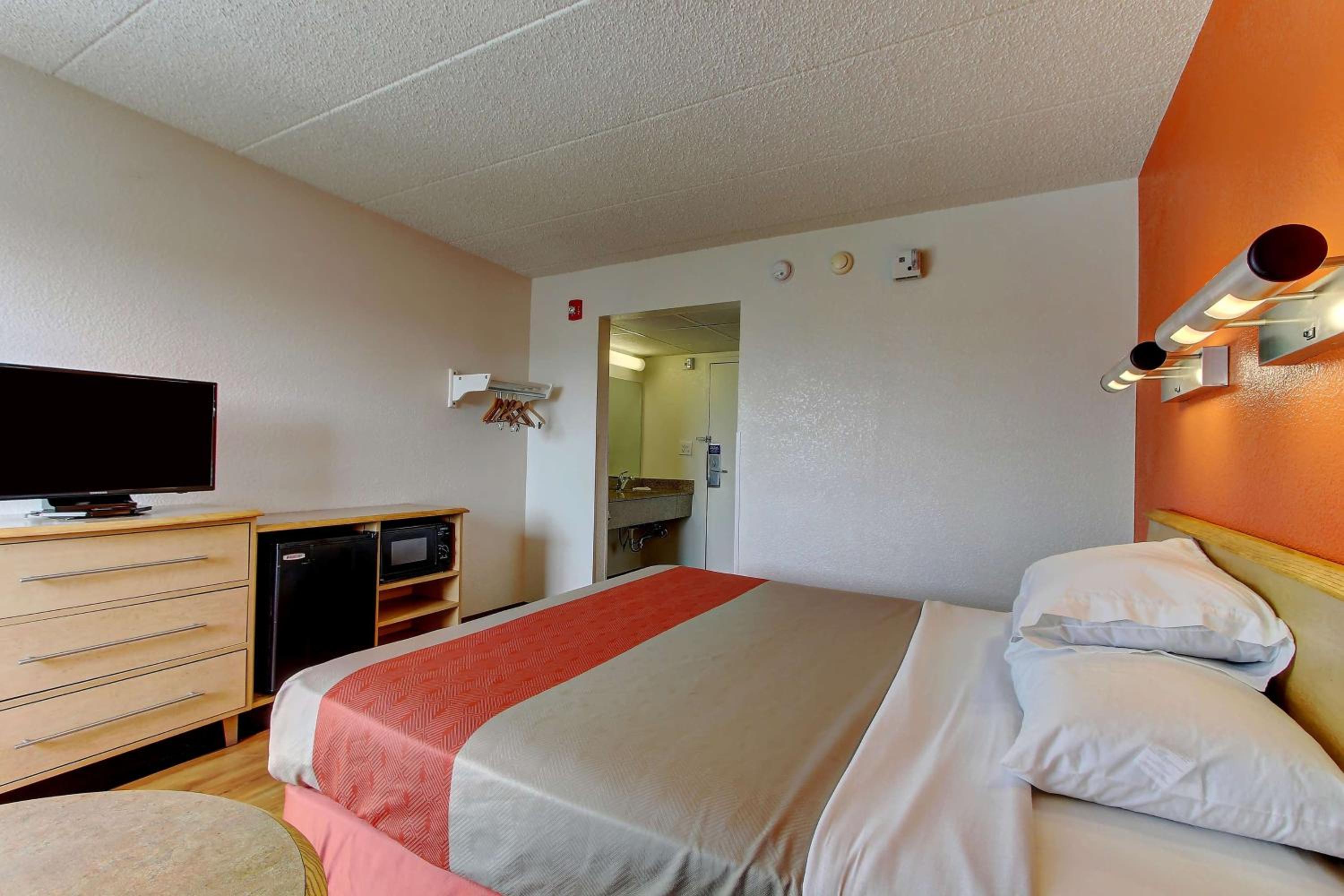 Queen Room - Photo 11