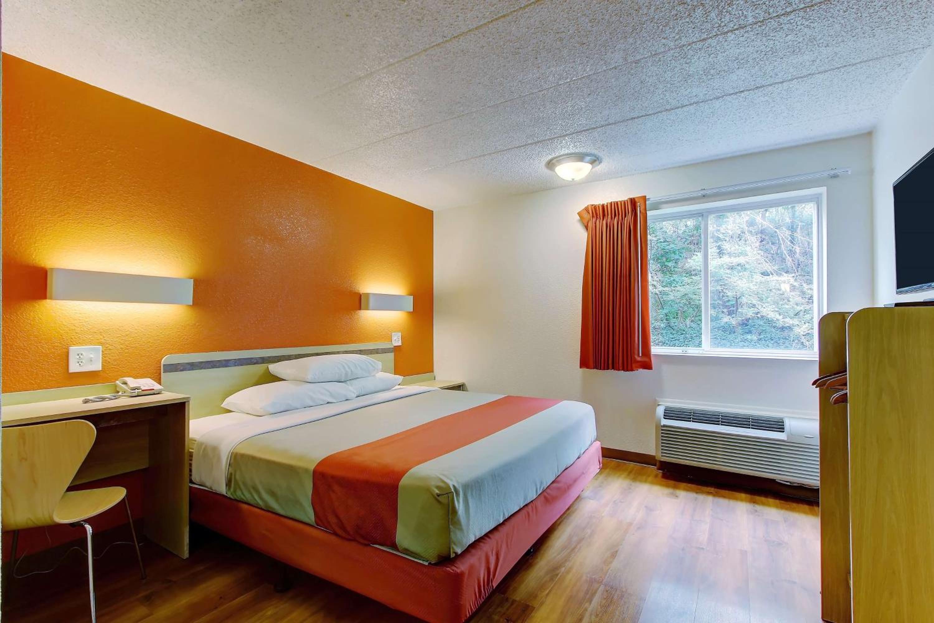 Queen Room - Photo 10