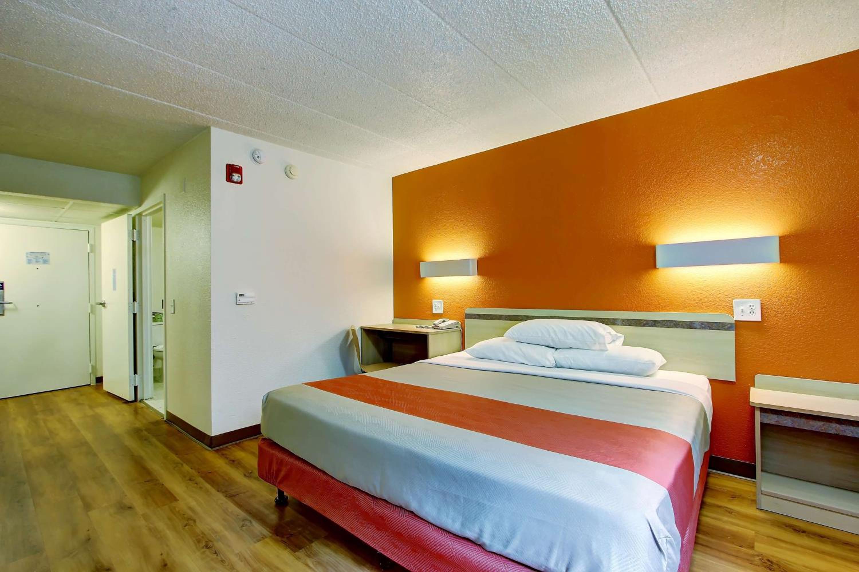Queen Room - Photo 9