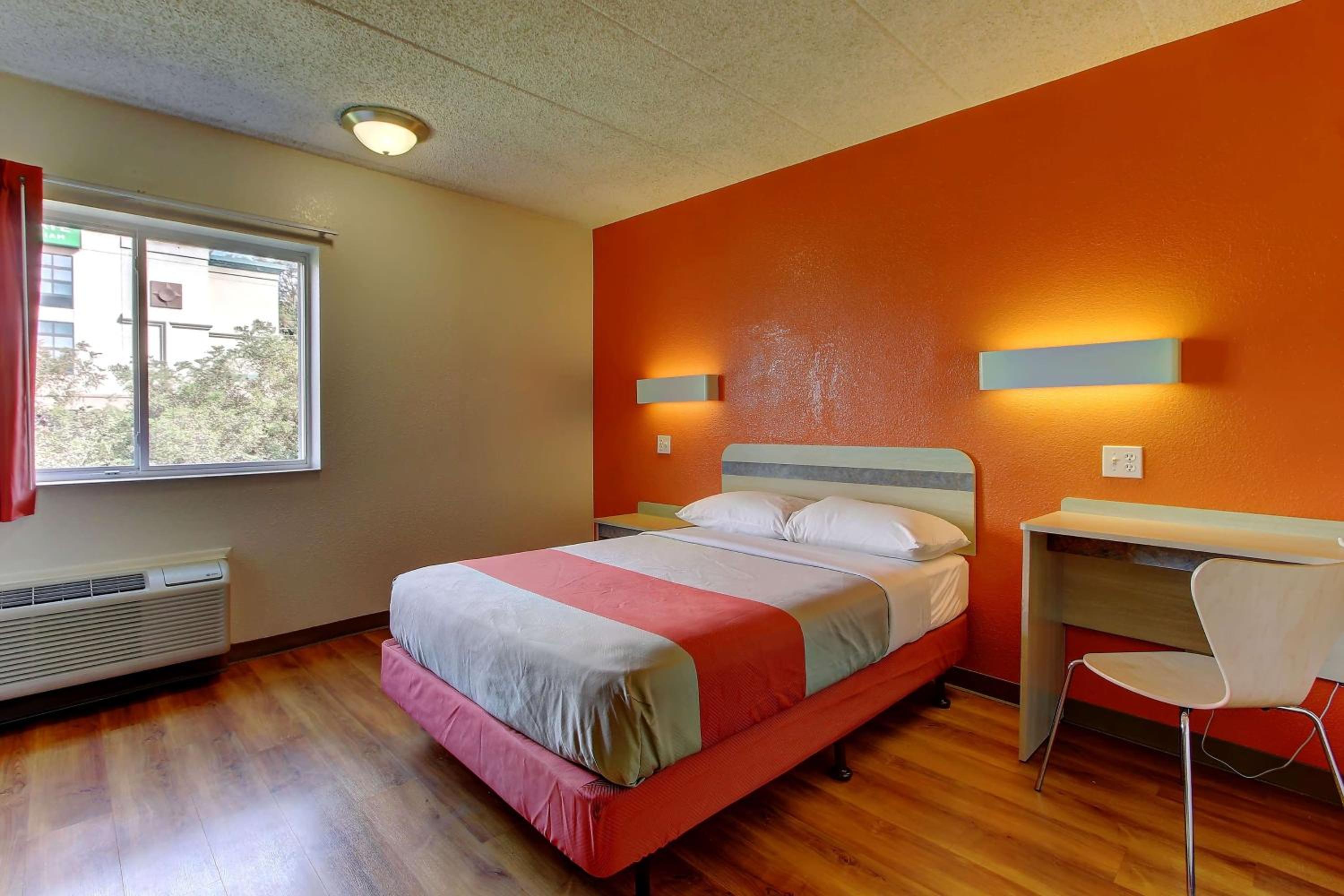 Queen Room - Photo 7