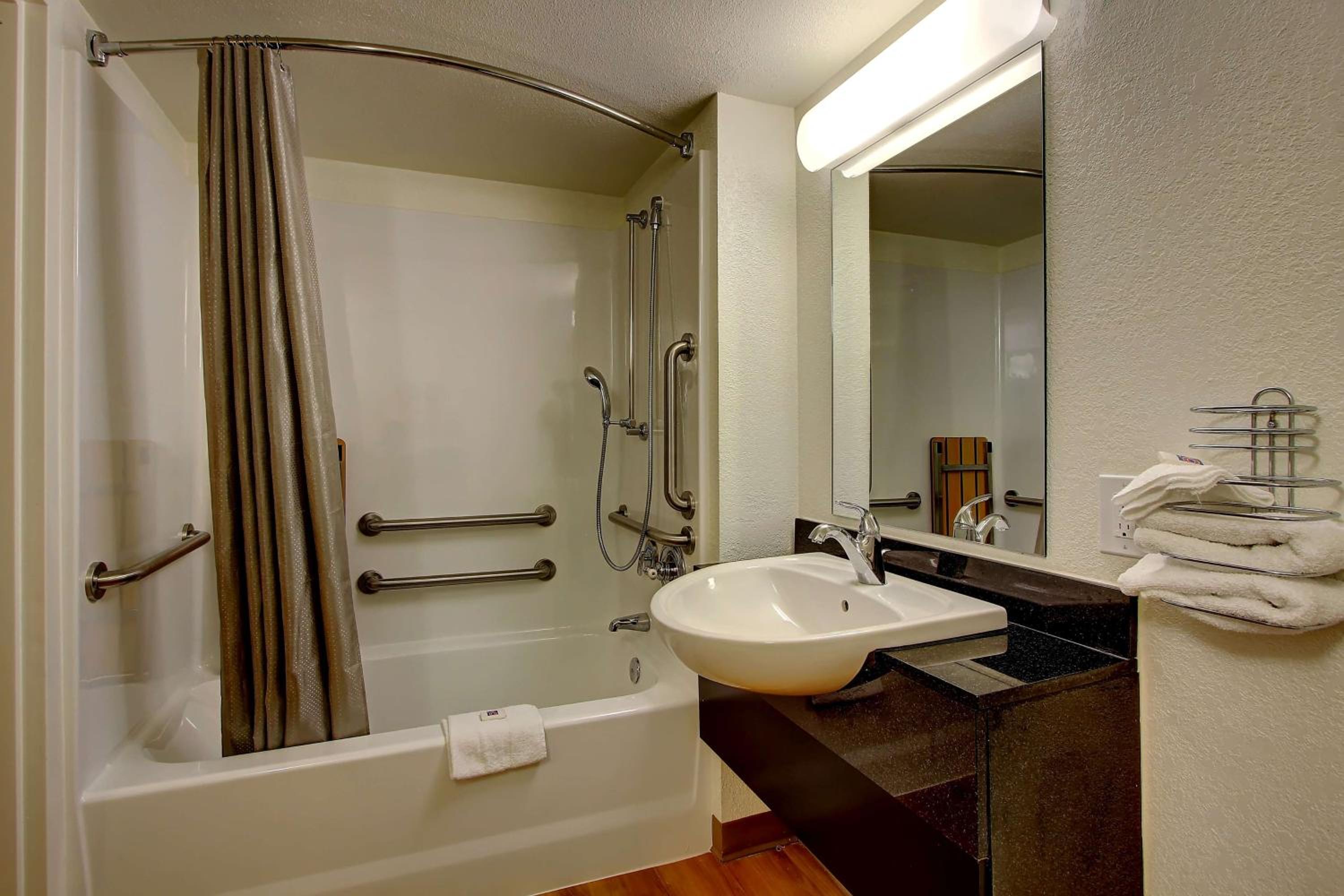 Double Room - Disability Access - Photo 9