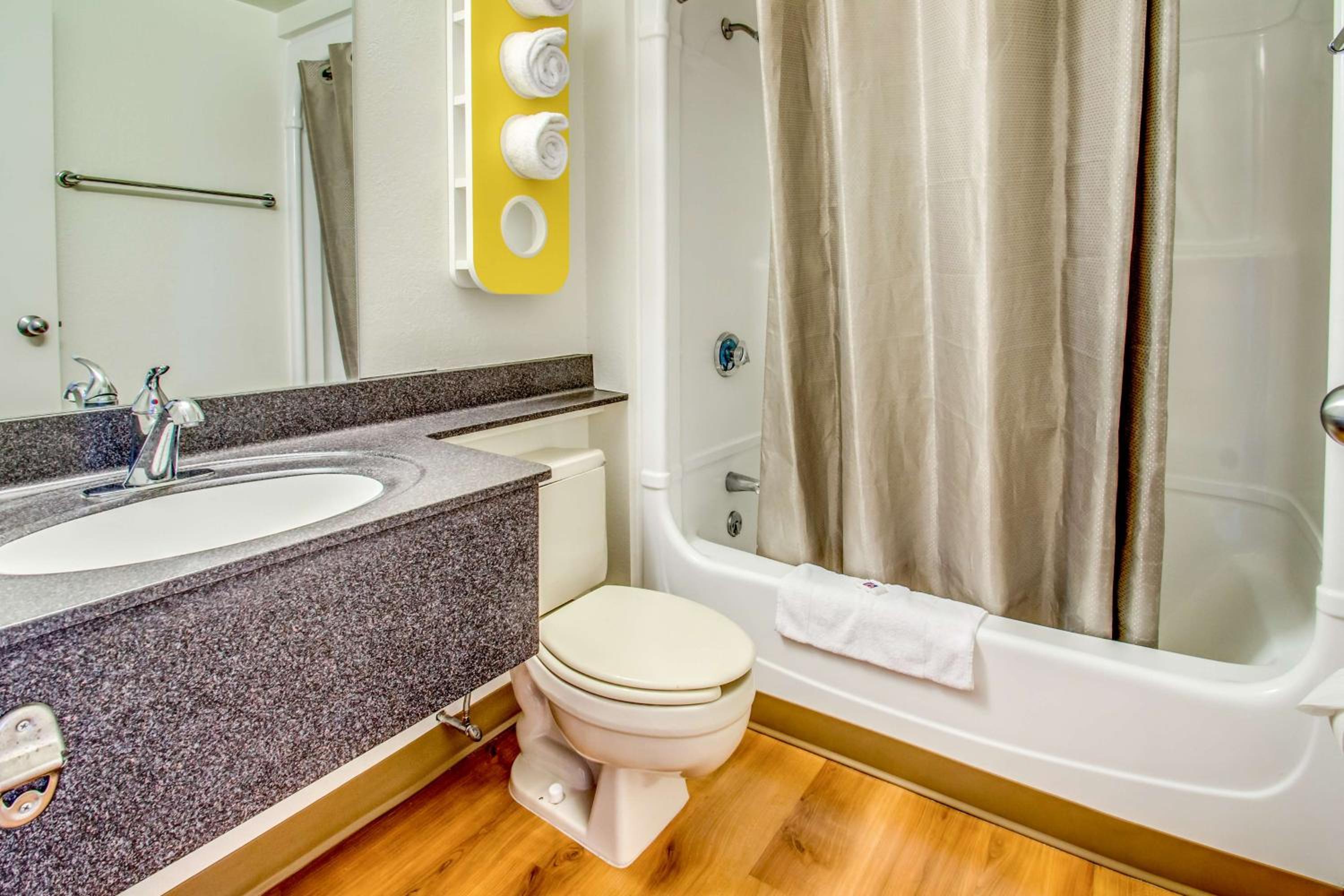 Deluxe Queen Room with Two Queen Beds - Non-Smoking