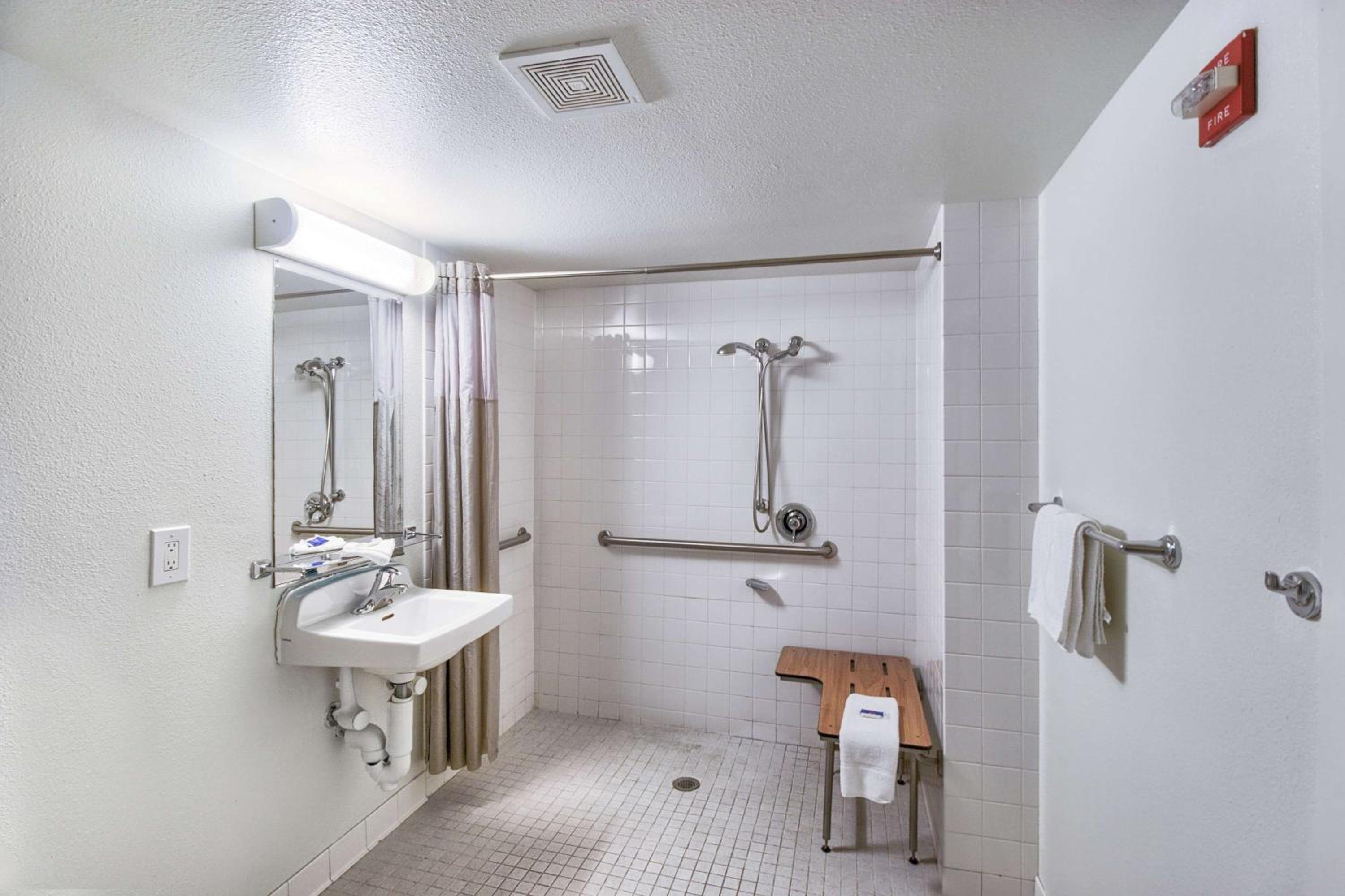 Double Room - Disability Access - Roll In Shower photo 2