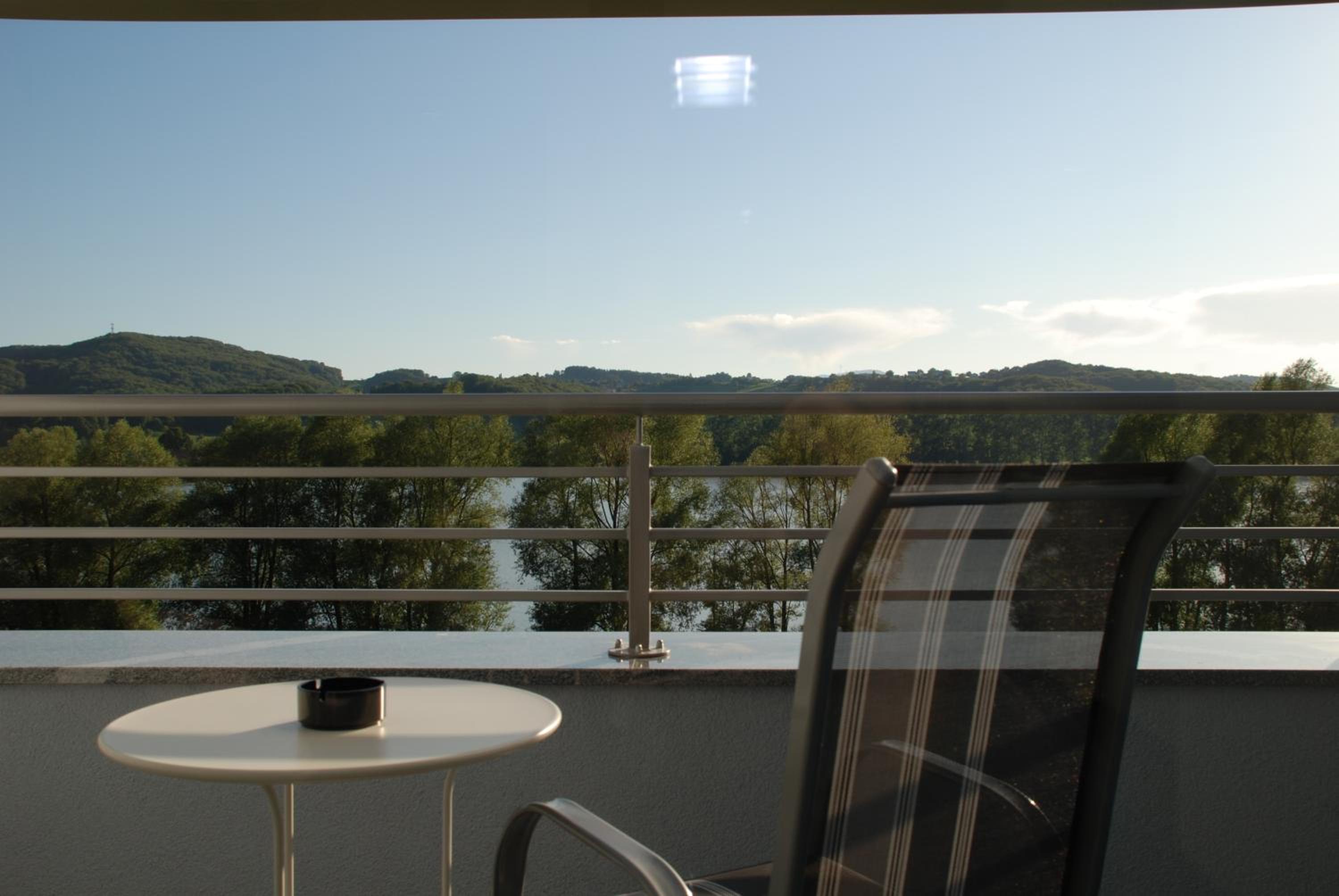 Double Room with Balcony - Photo 10