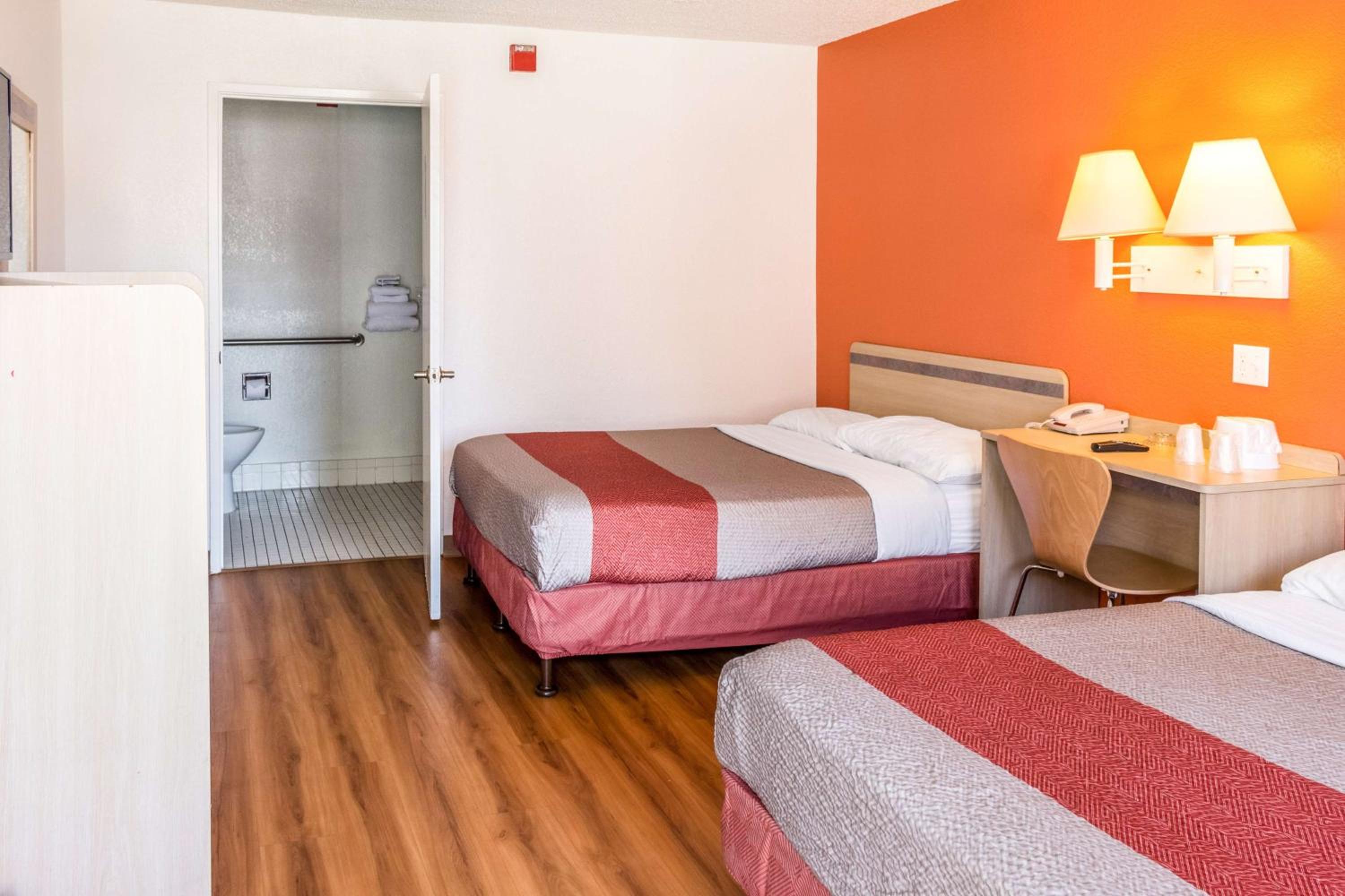 Queen Room with Two Queen Beds - Disability Access - Roll In Shower