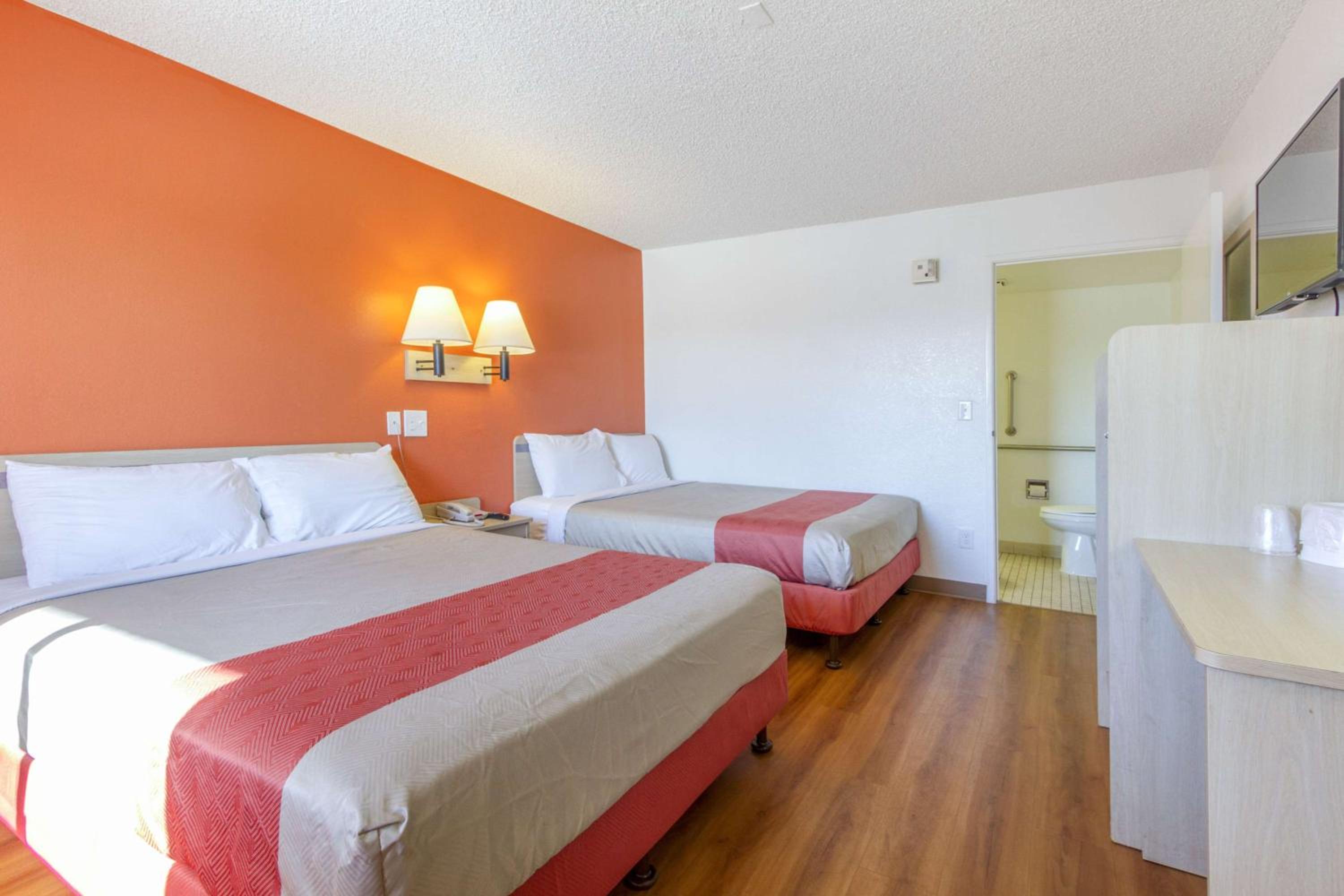 Quadruple Room - Photo 1