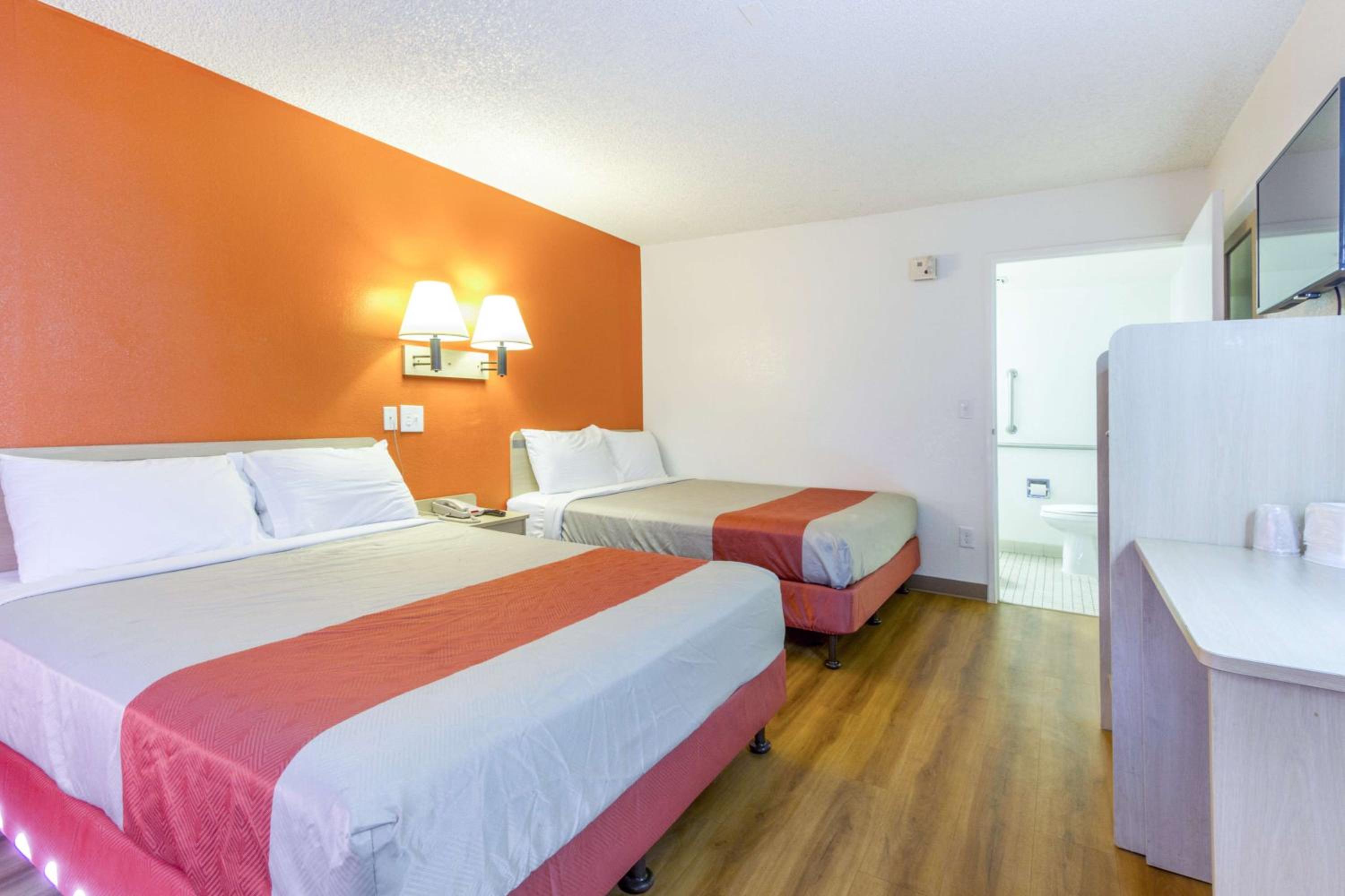Quadruple Room - Photo 7
