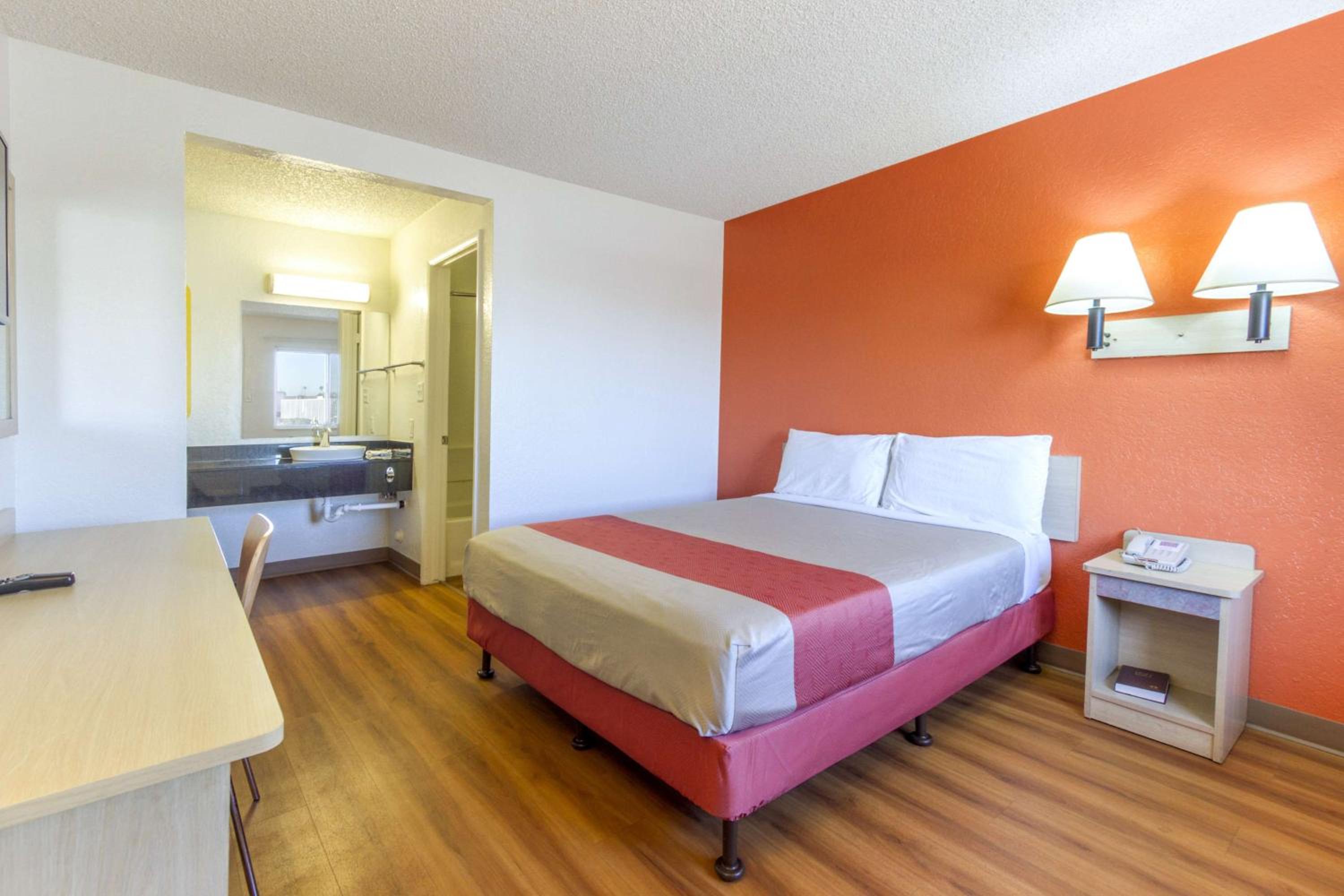 Queen Room - Photo 2