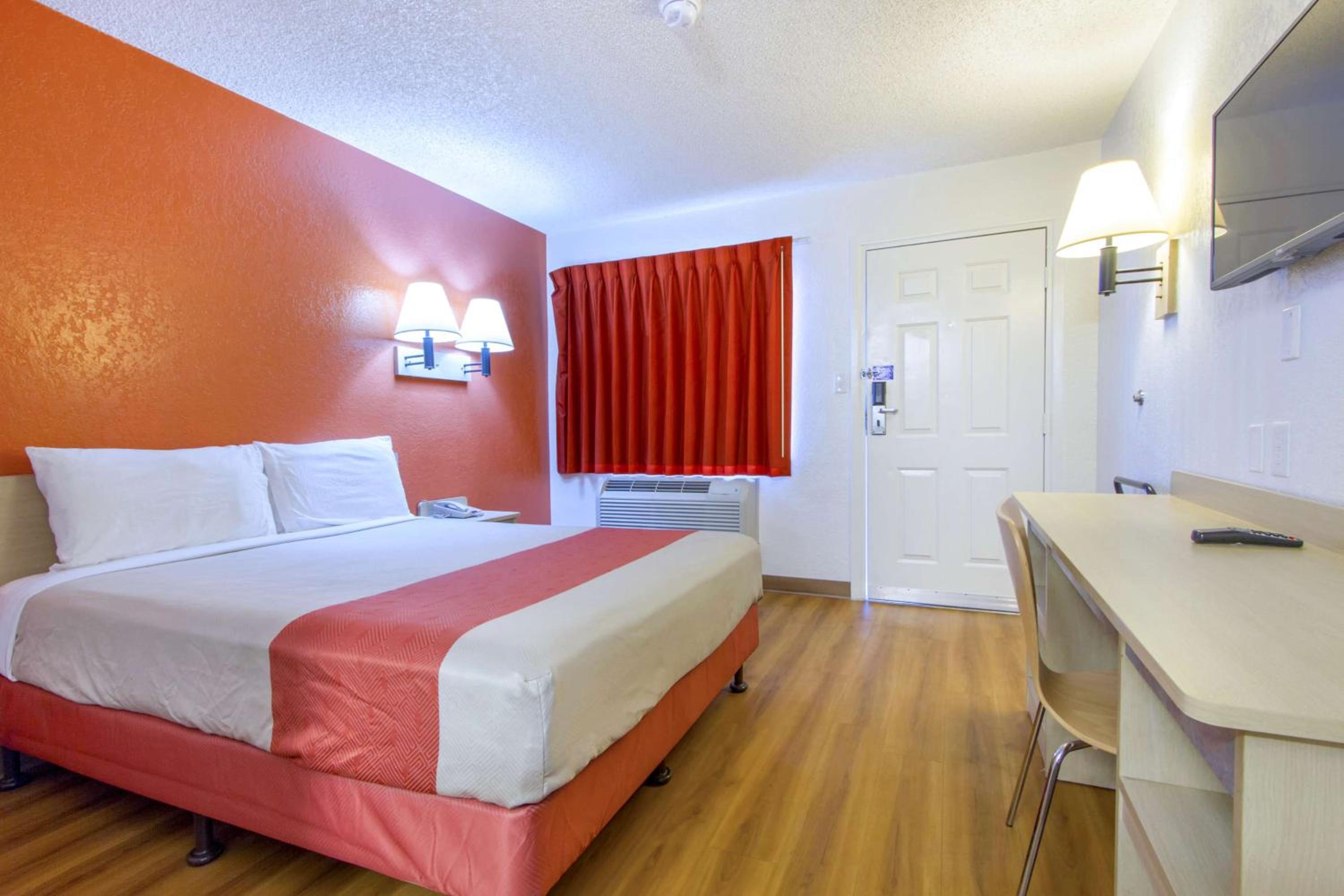 Queen Room - Photo 3