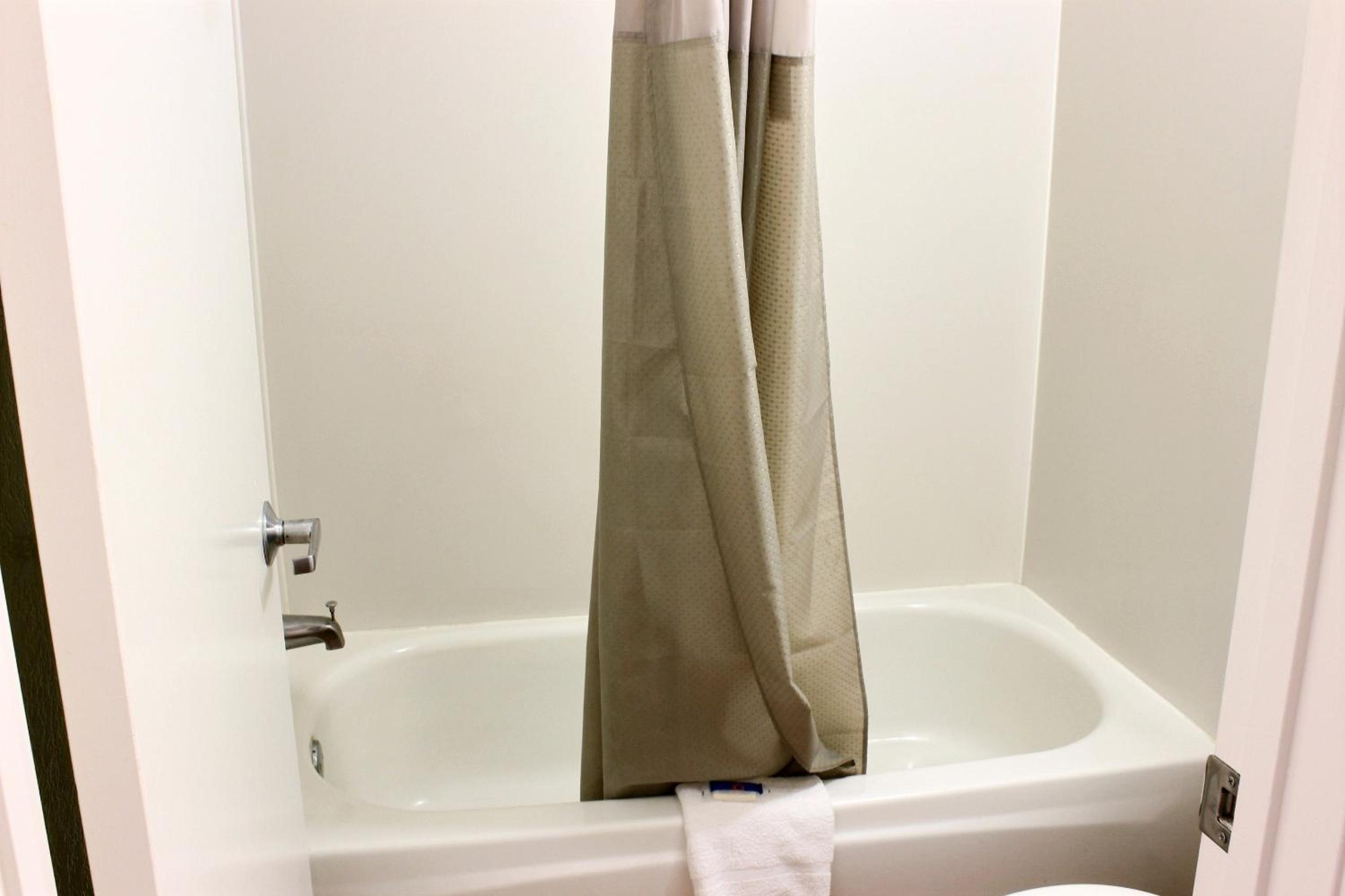 Deluxe Queen Suite photo 1