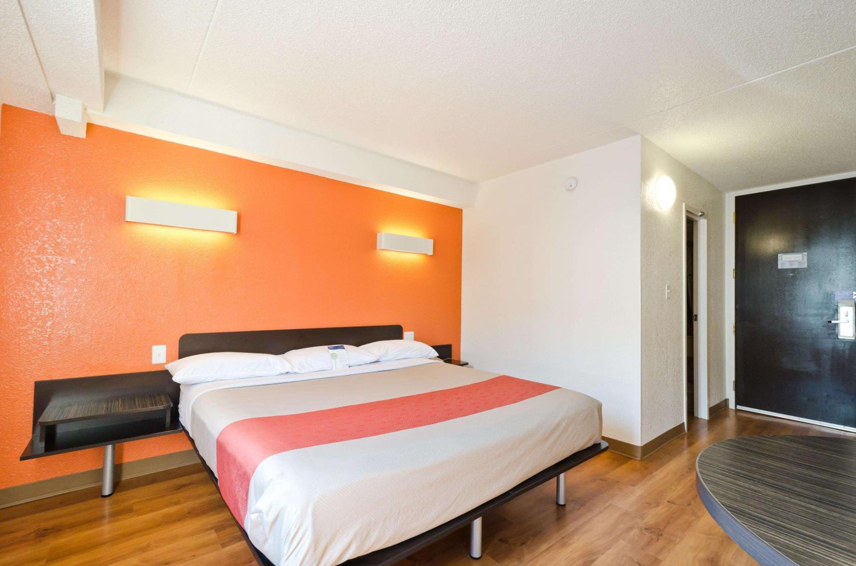 King Room with Roll-In Shower - Disability Access