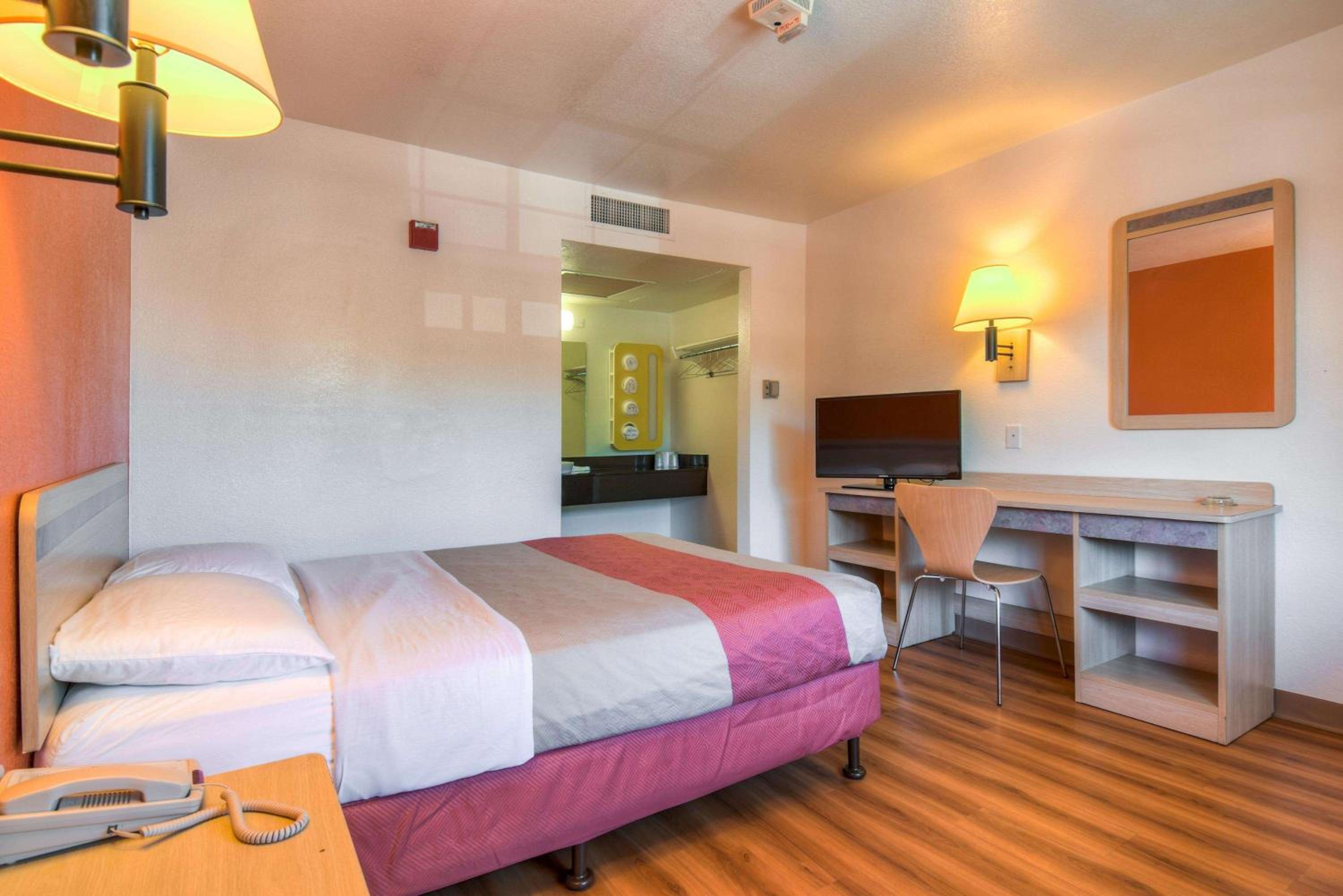 Motel 6-Pomona, CA - Los Angeles, Photo 8