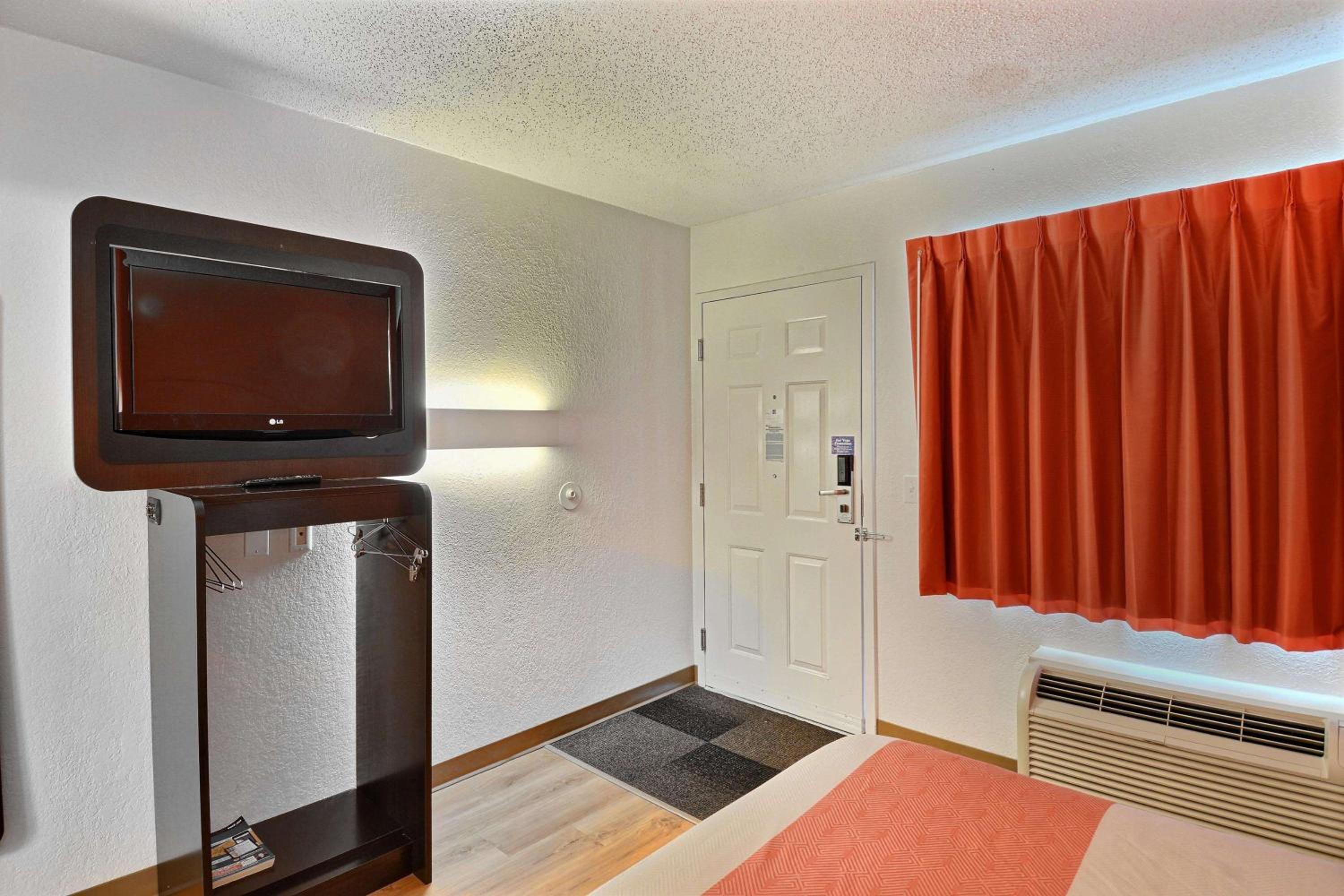 Double Room - Disability Access - Non-Smoking photo 1