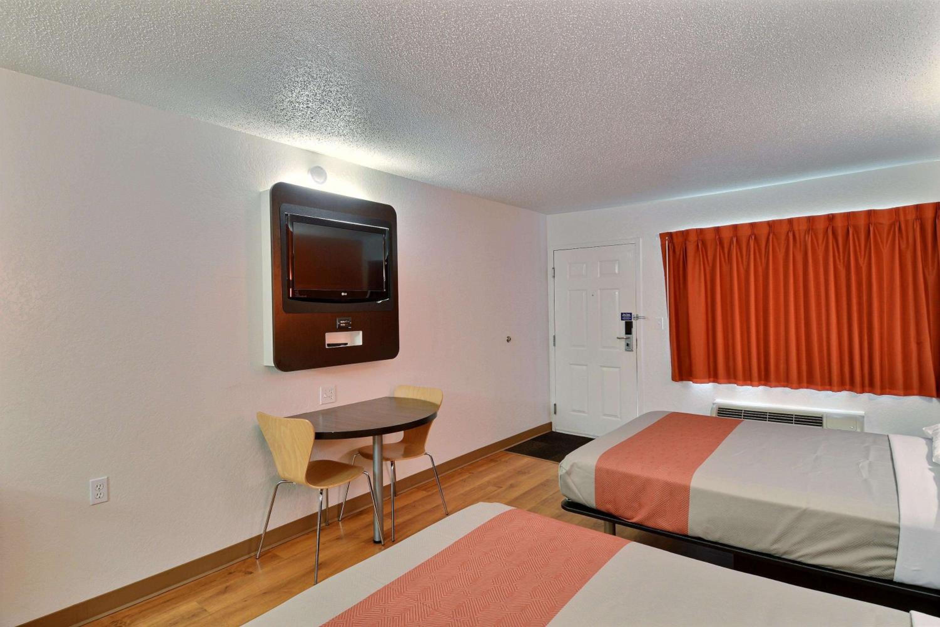 Quadruple Room - Disability Access photo 3