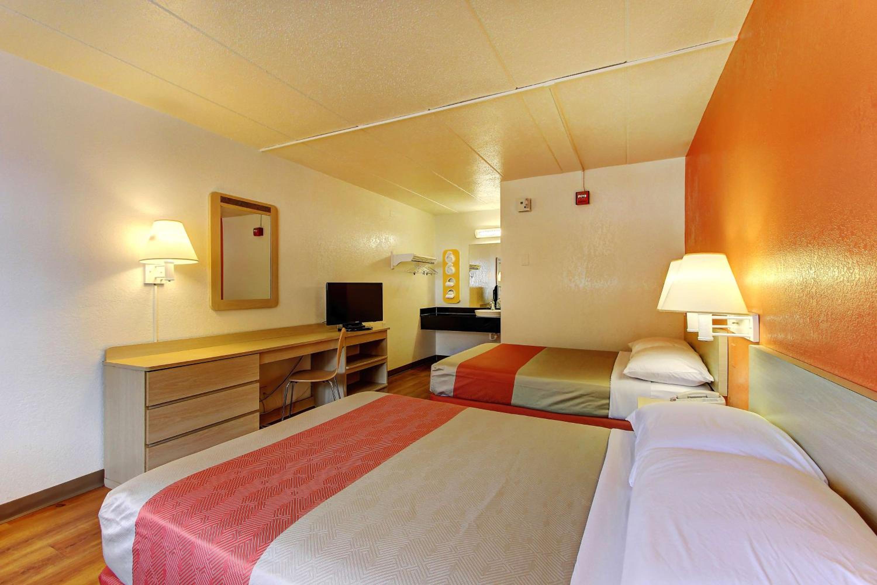 Quadruple Room - Photo 8