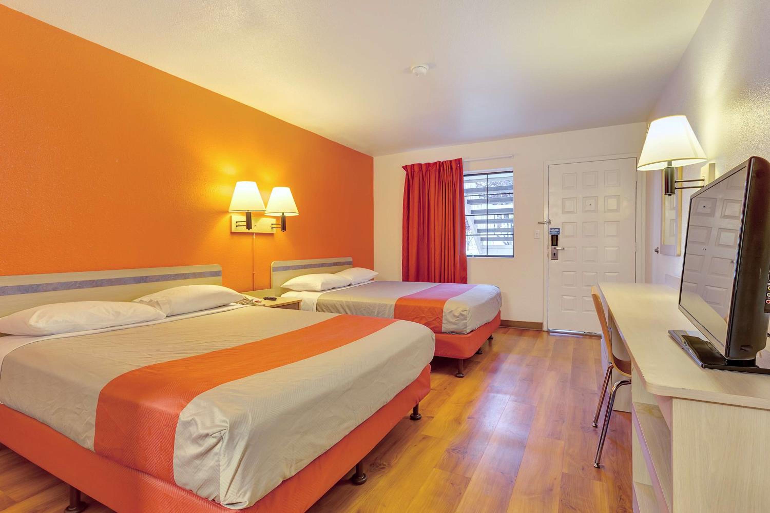 Double Room with Two Double Beds and Roll-in Shower - Mobility Access/Non-Smoking photo 1