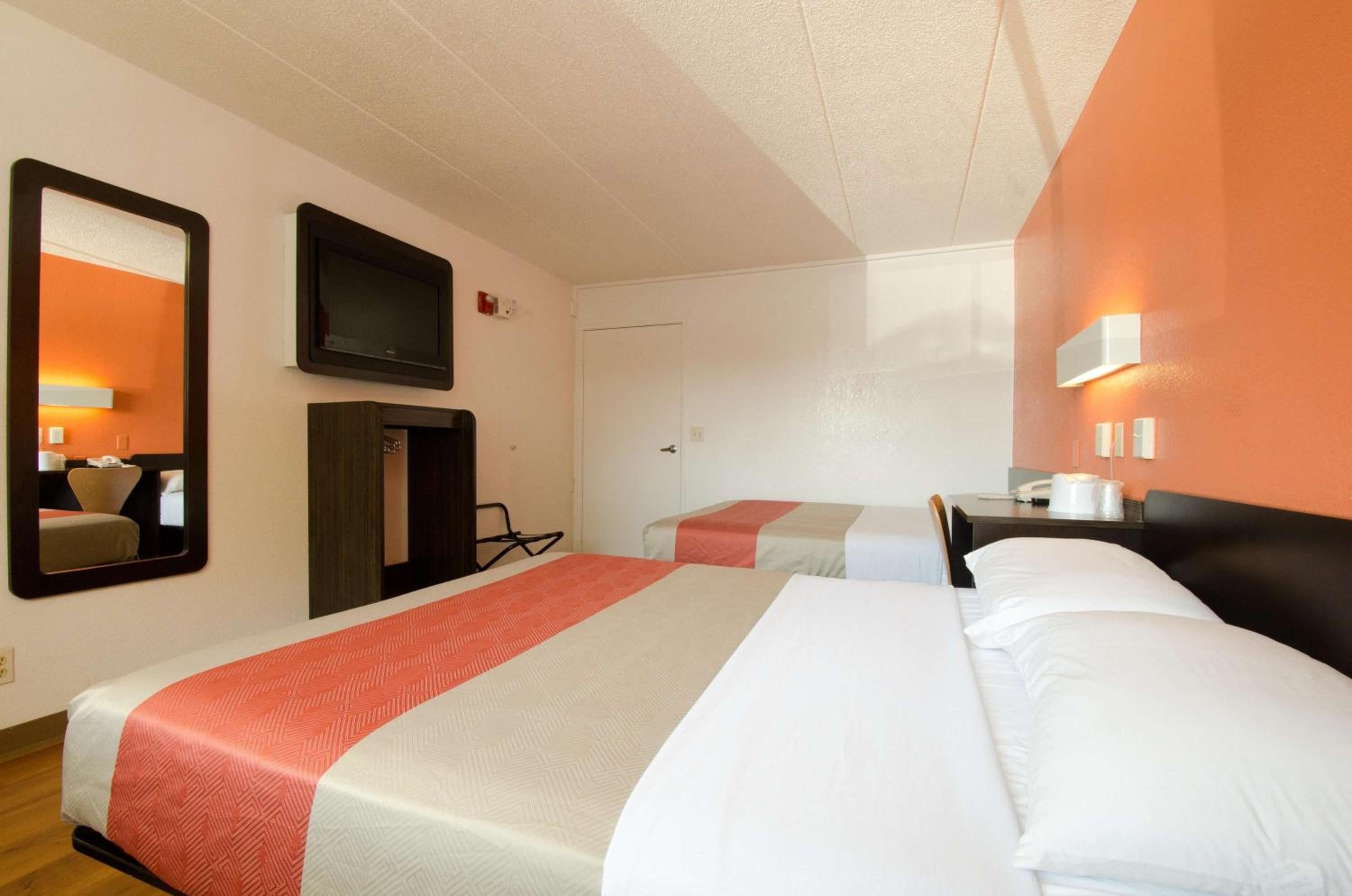 Queen Room with Two Queen Beds - Disability Access - Non-Smoking photo 2