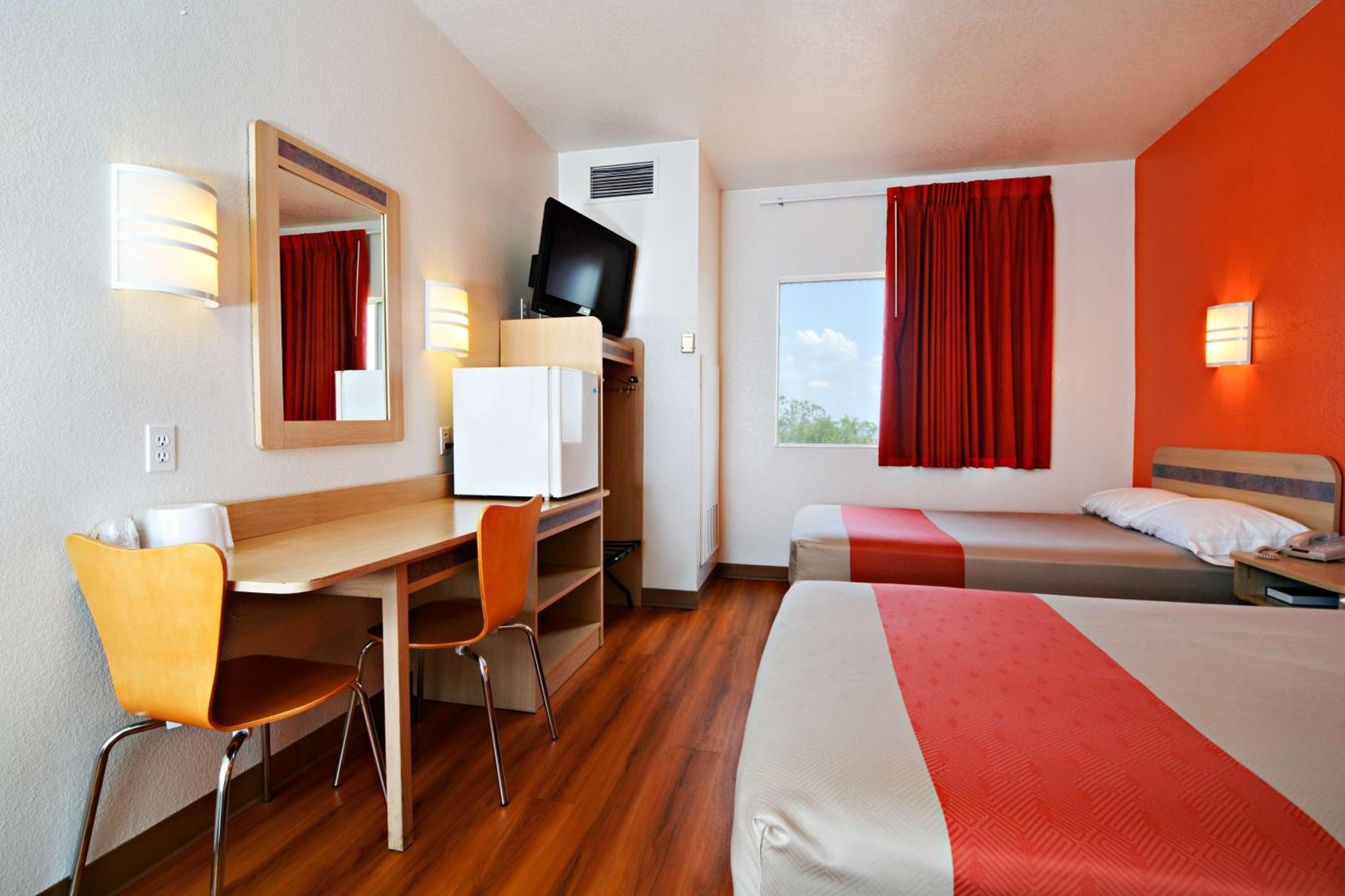 Quadruple Room - Non-Smoking photo 2