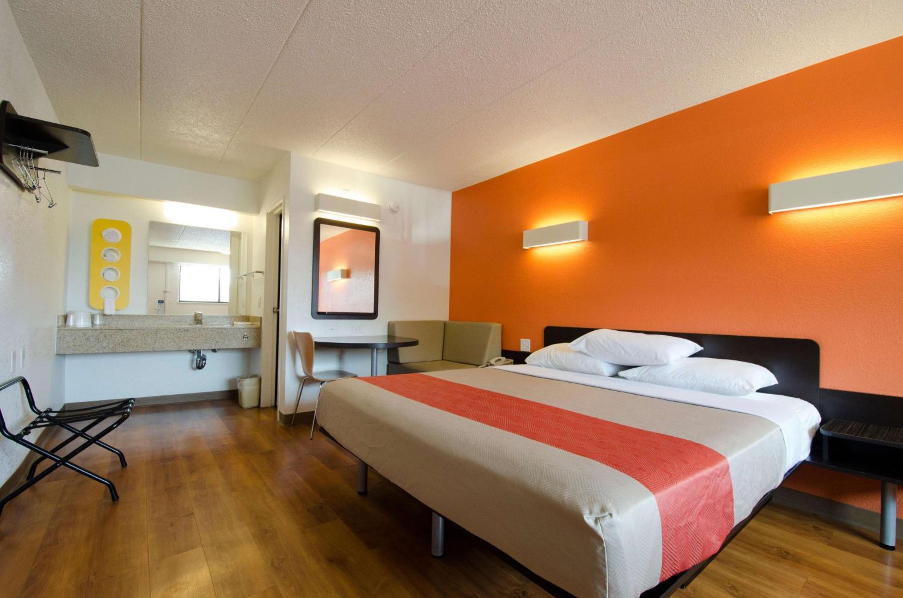 King Room - Non-Smoking photo 1