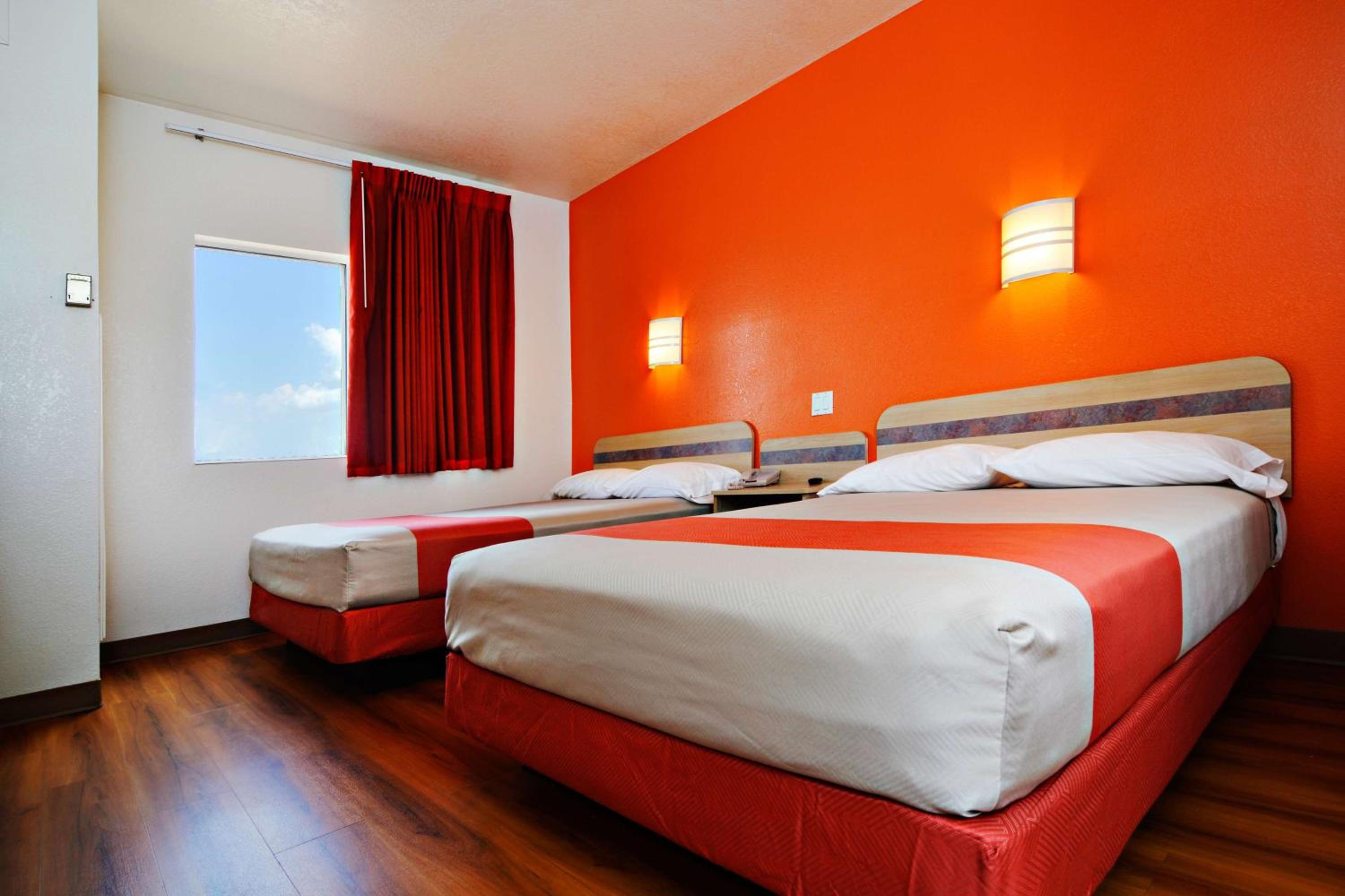 Quadruple Room - Non-Smoking photo 3
