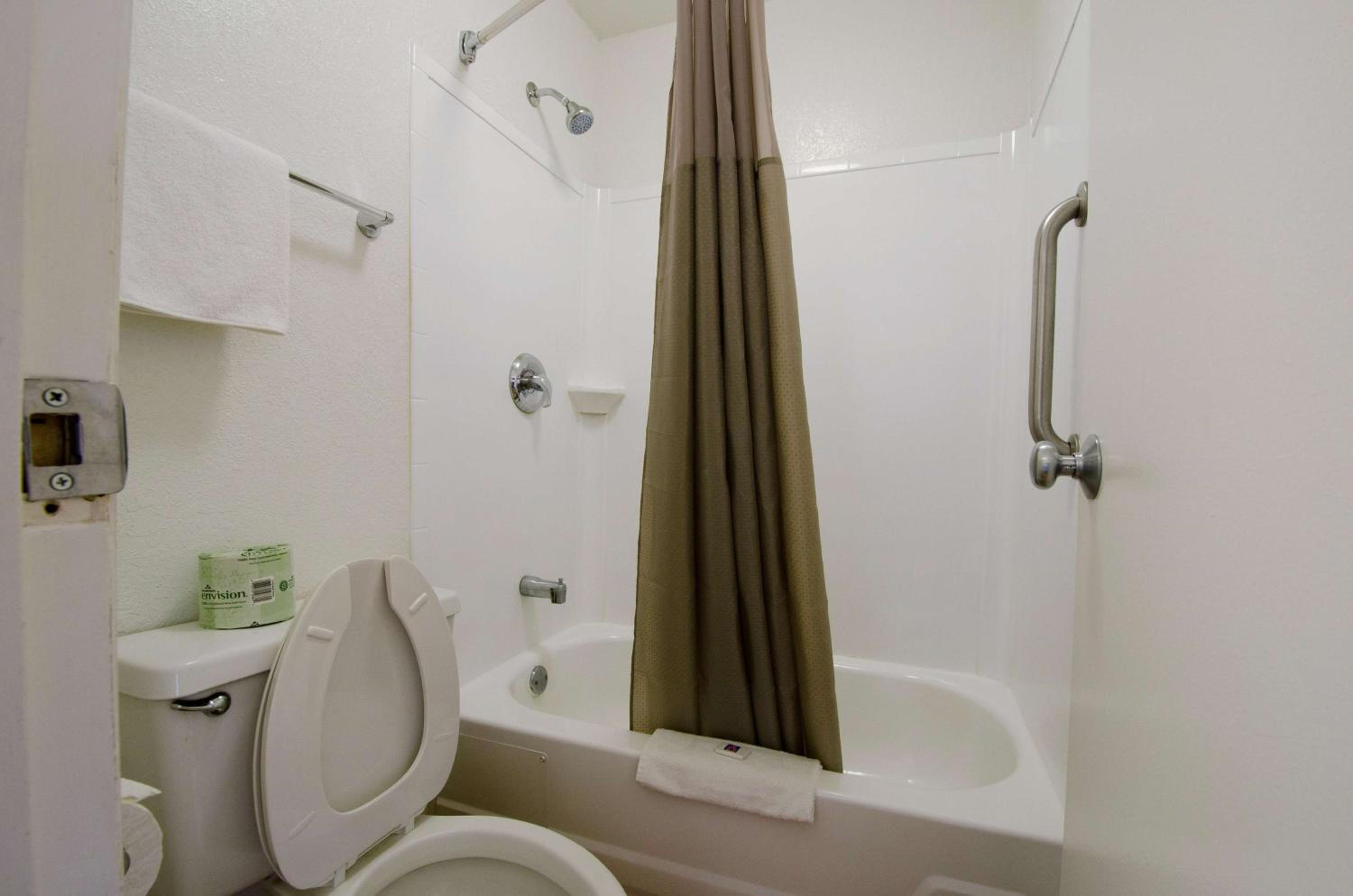 King Room - Non-Smoking photo 3