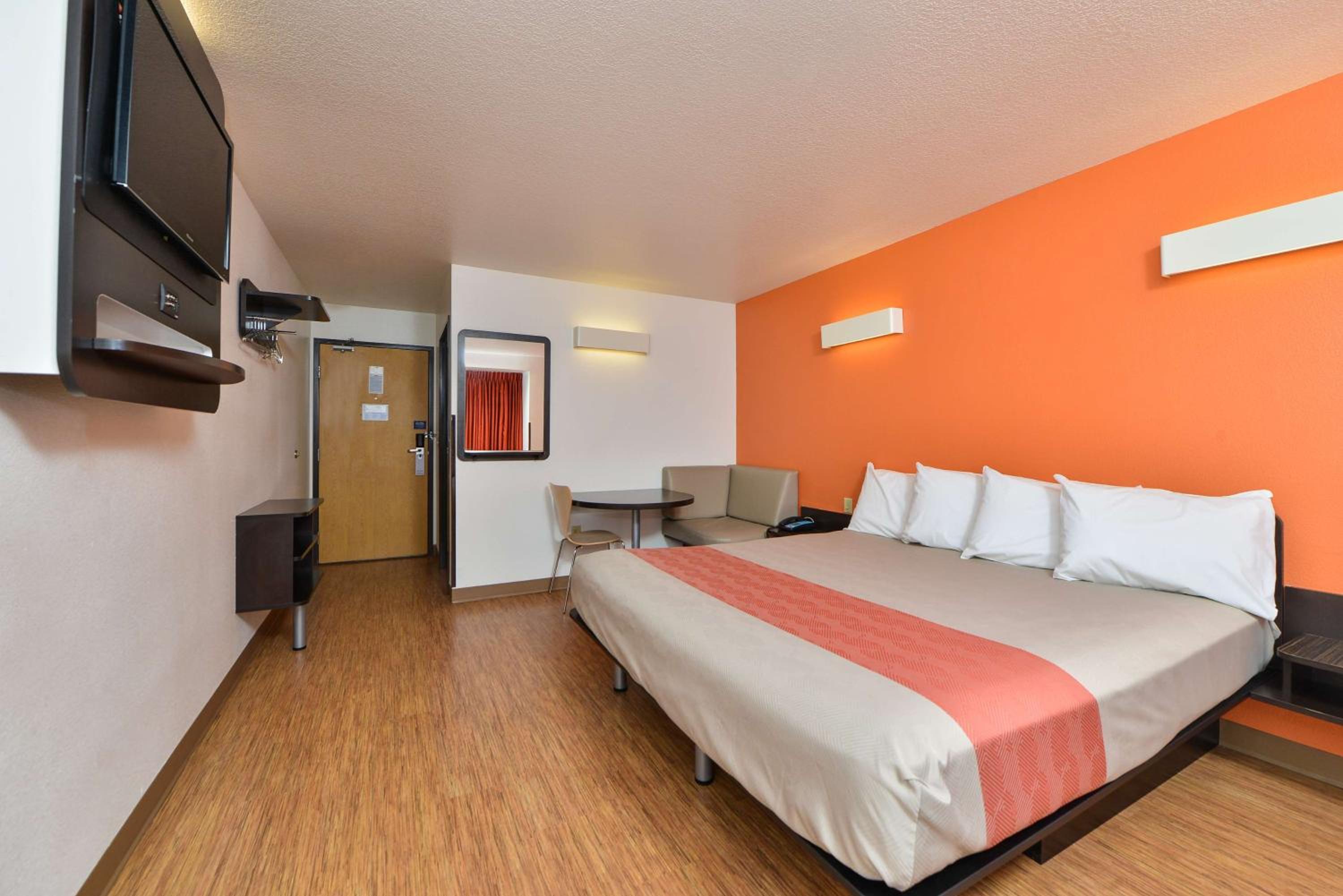 King Room - Non-Smoking - Photo 1