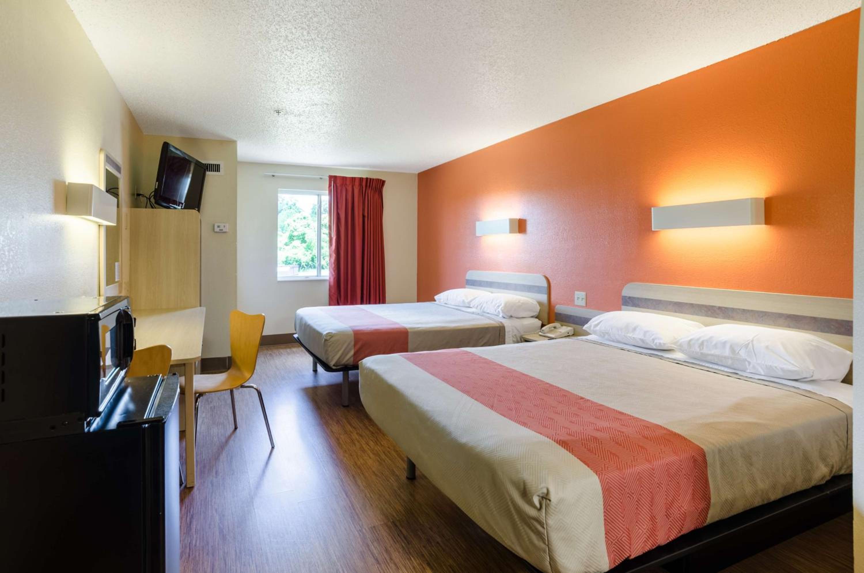 Queen Room with Two Queen Beds - Non-Smoking - Photo 1