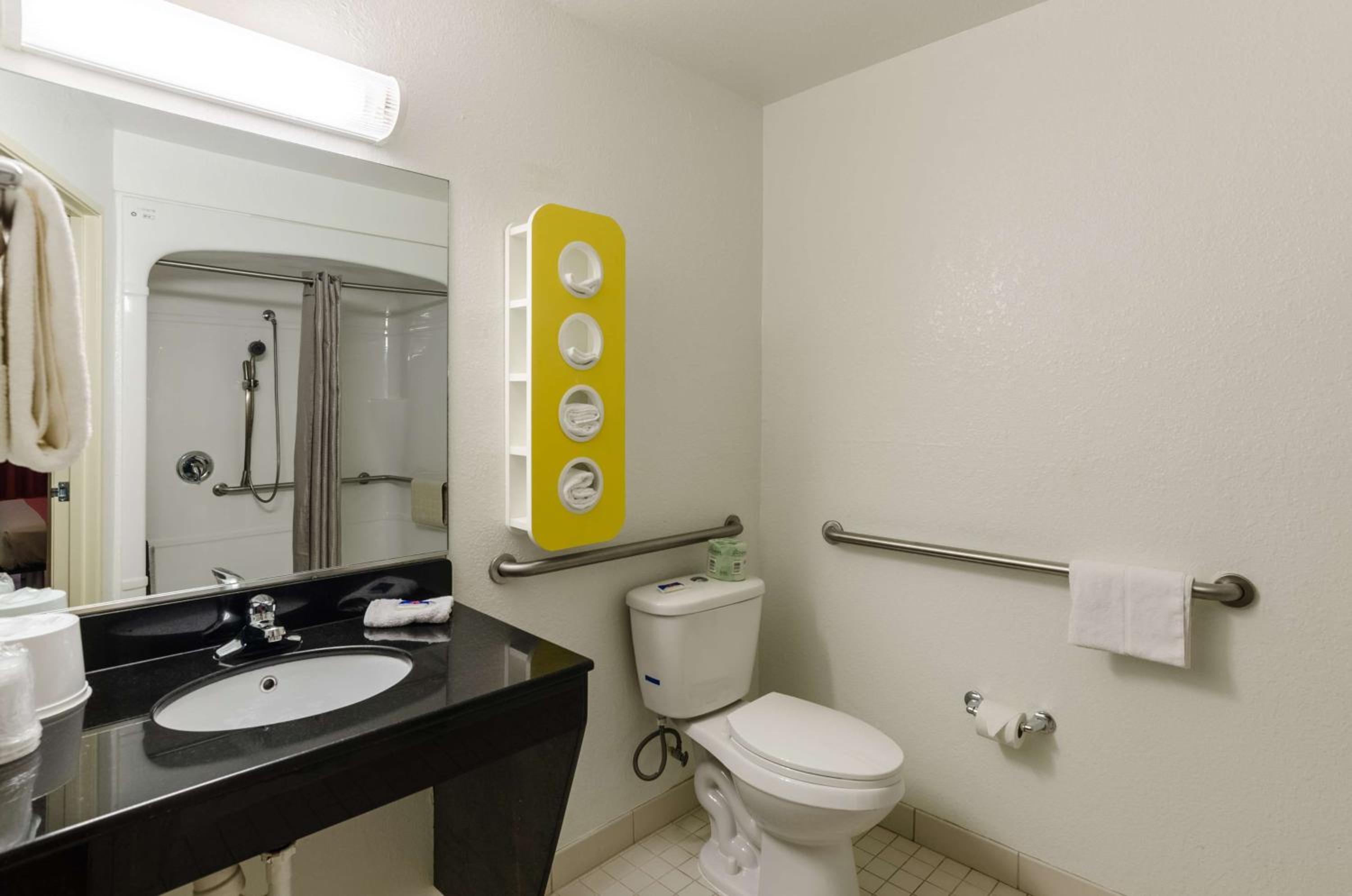King Room - Disability Access - Non-Smoking photo 3