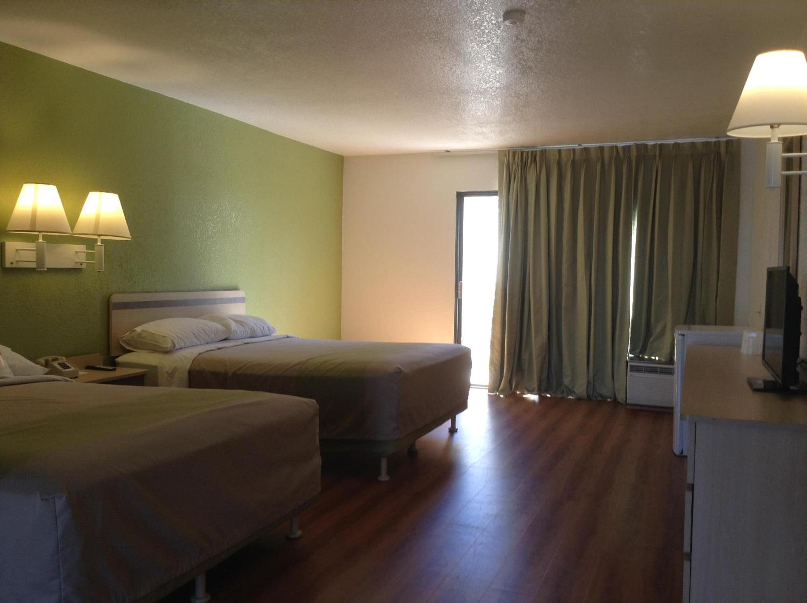 Quadruple Room - Non-Smoking - Photo 6