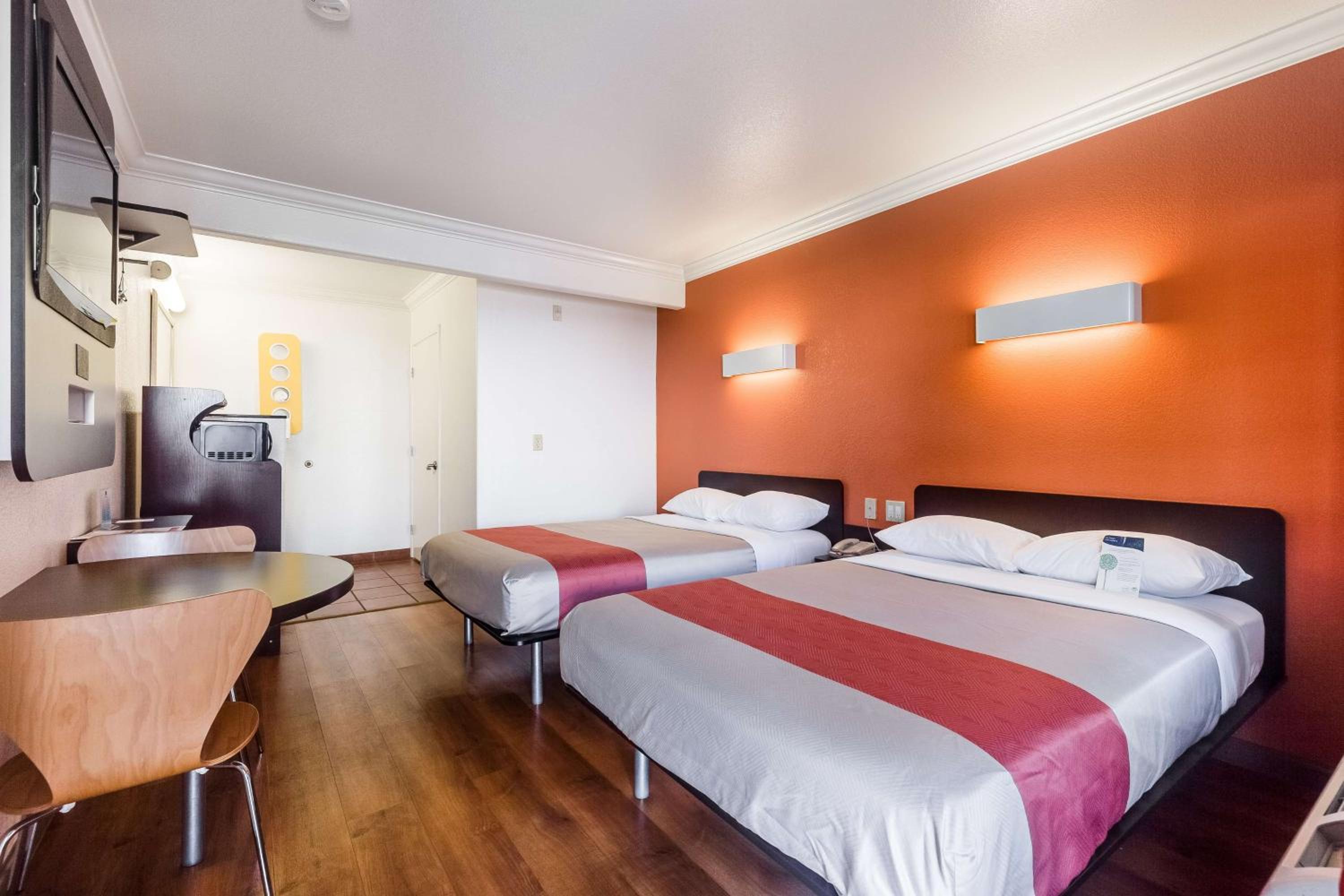 Deluxe Quadruple Room - Non-Smoking
