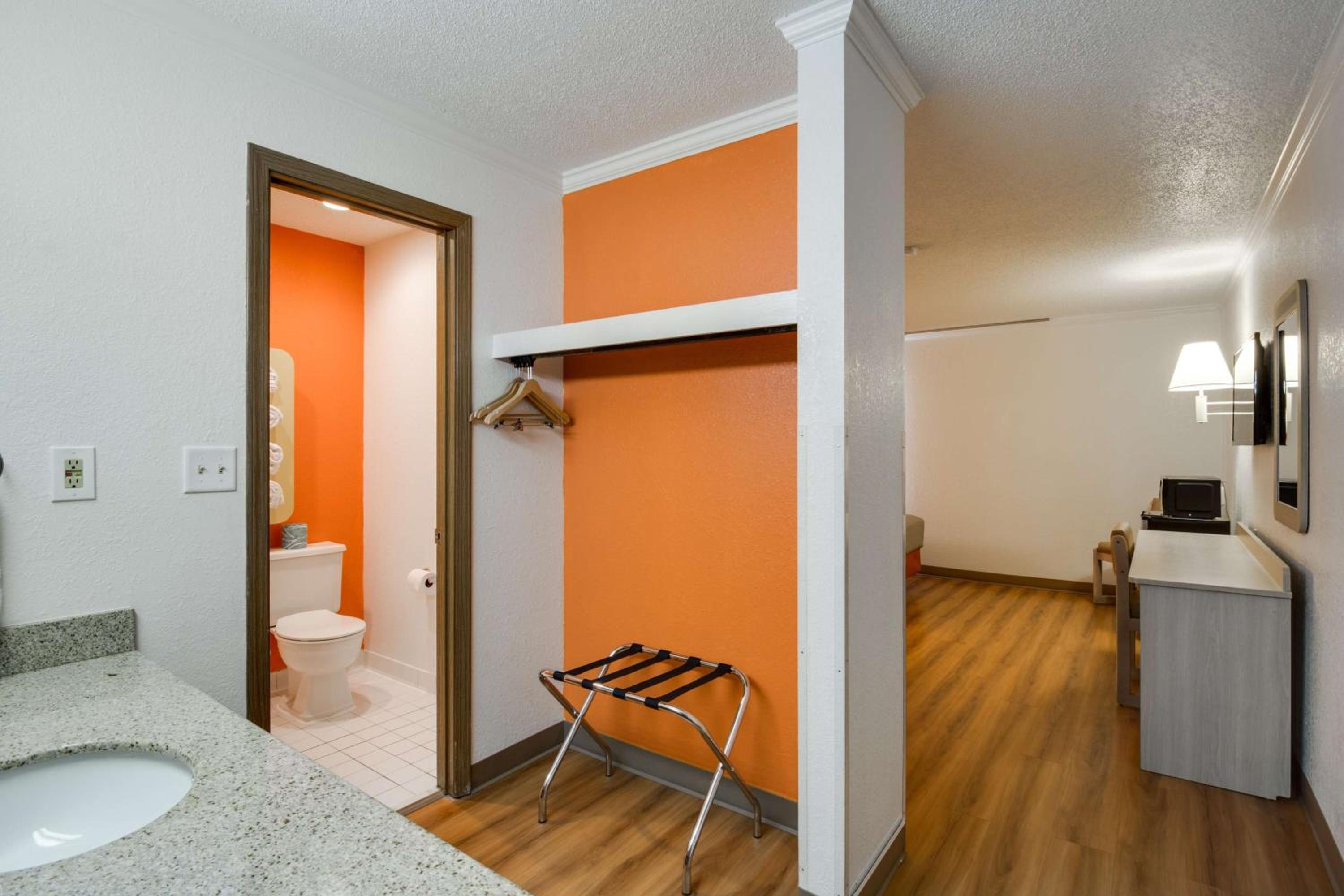 Quadruple Room - Non-Smoking - Photo 9