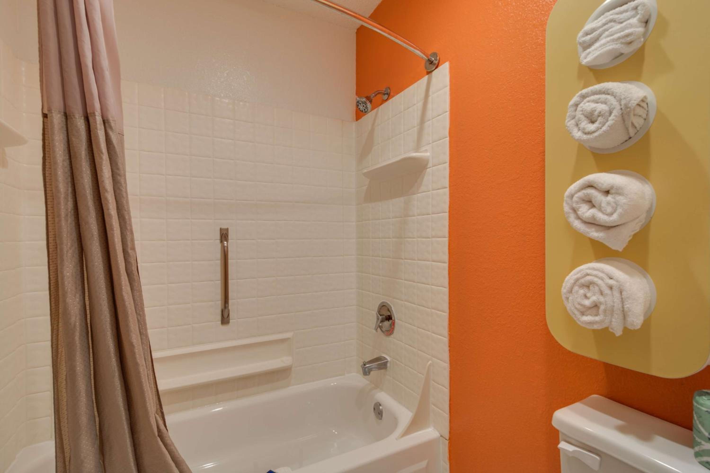 Quadruple Room - Non-Smoking - Photo 6