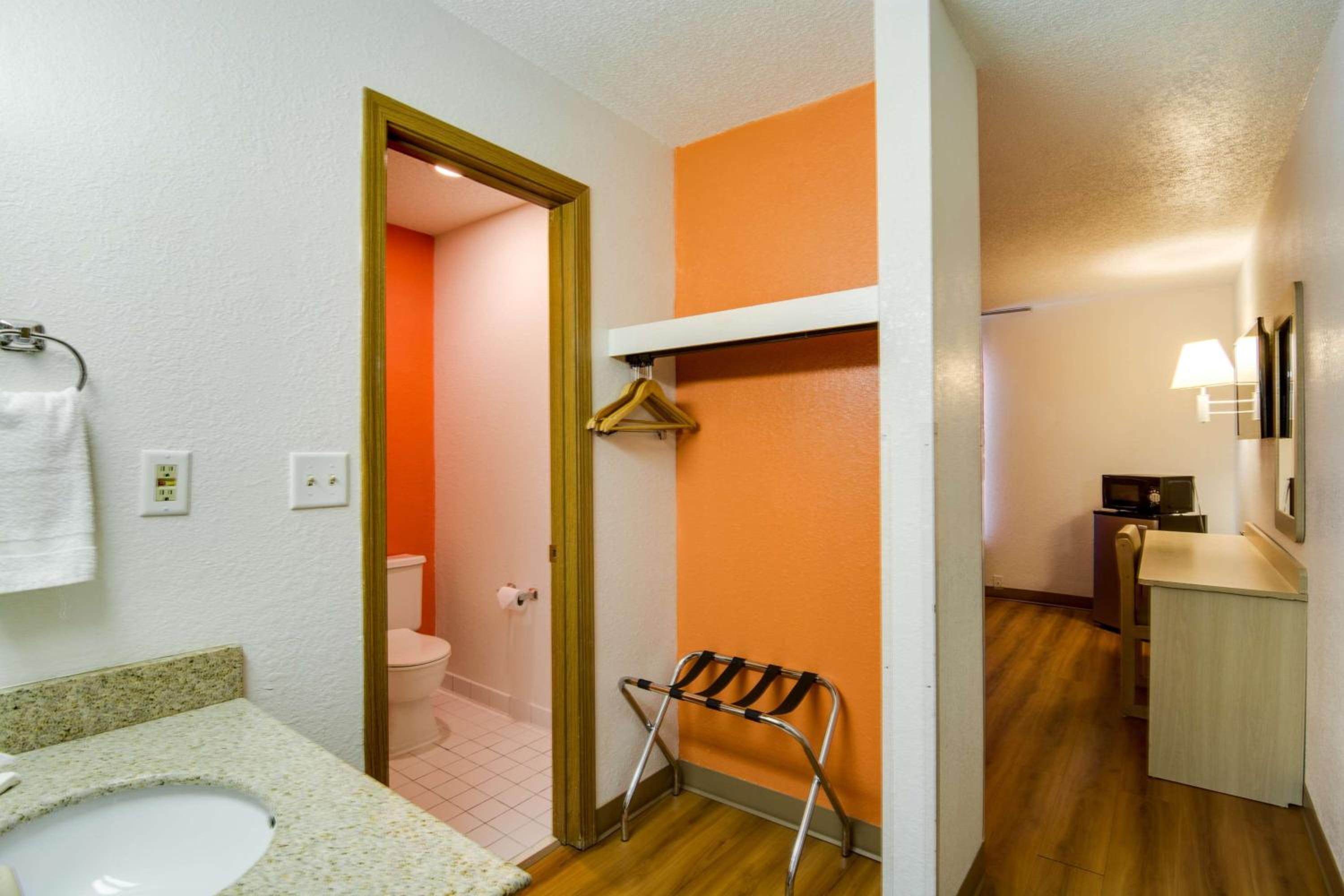 Quadruple Room - Non-Smoking - Photo 7