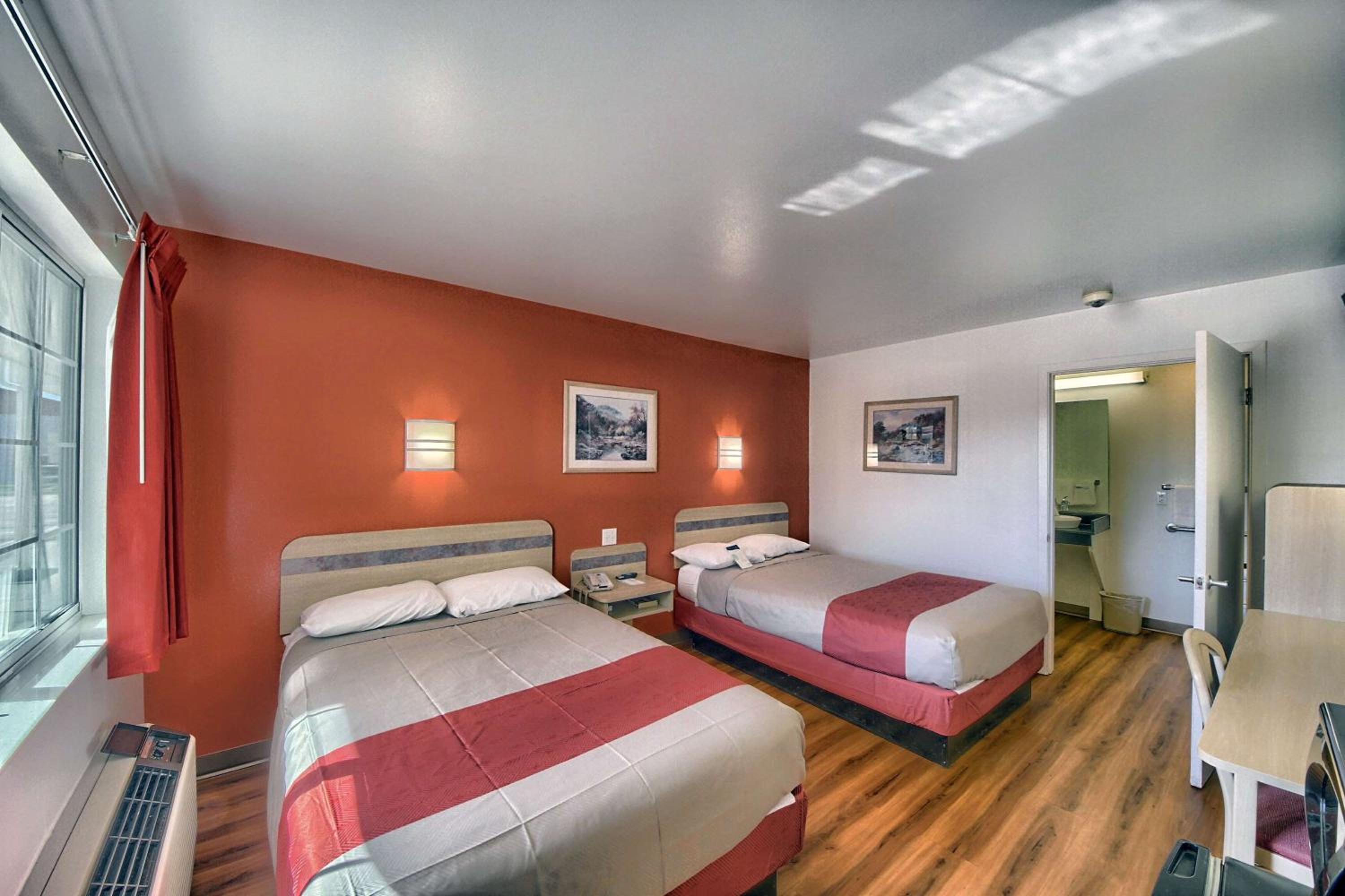 Quadruple Room - Smoking photo 1