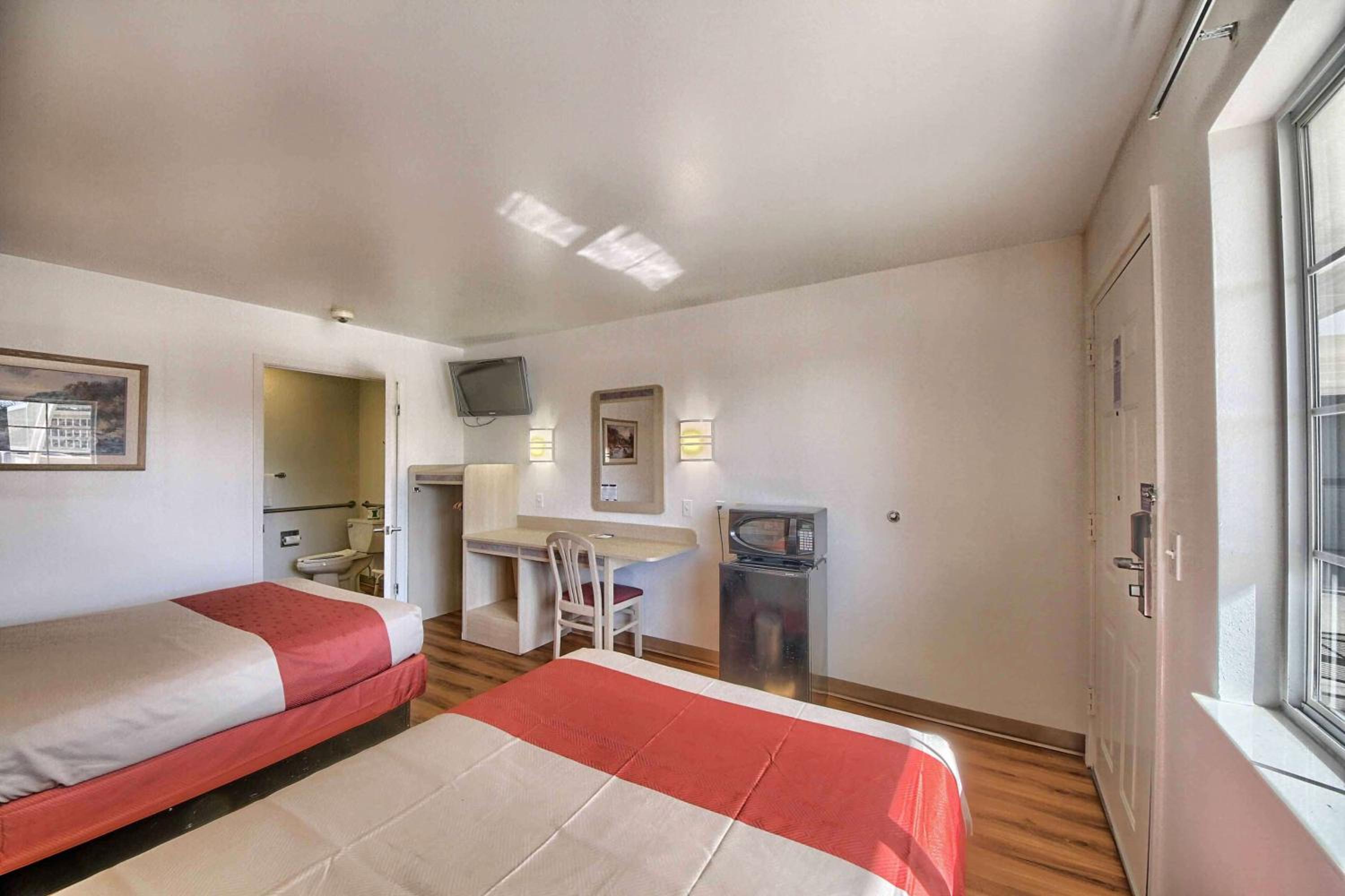 Quadruple Room - Non-Smoking photo 1